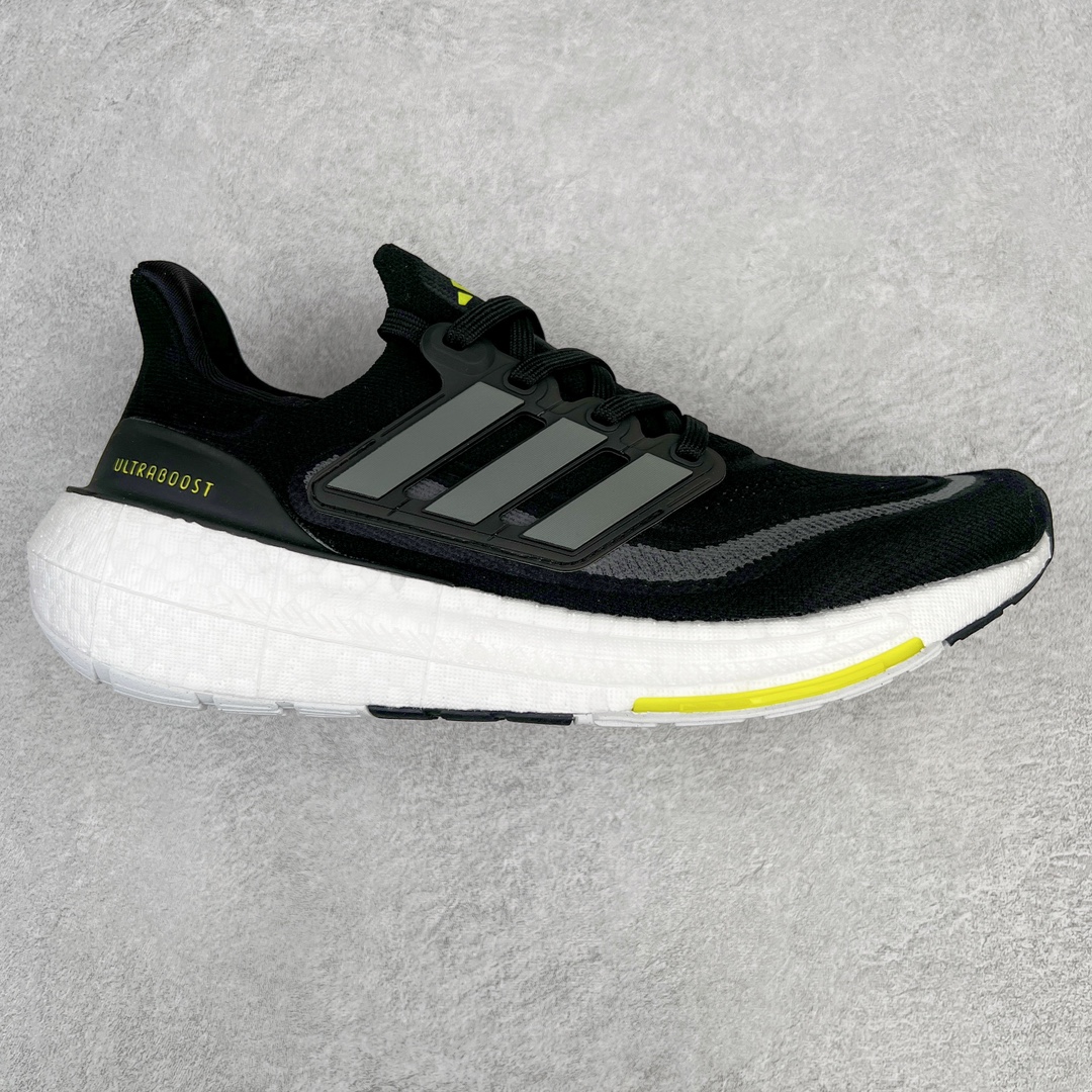 零售💰270 ＃YG纯原 AD Ultra Boost Light UB2023系列低帮袜套式针织透气缓震休闲运动慢跑鞋 HQ6339 德国进口巴斯夫大底 全套原纸板楦头开发 原厂特供飞织面配套加持 确保原汁原味 完美呈现版型 一比一还原zp踩屎脚感 原档案底模数据 正确多层组合大底 辰元原厂针织代工 细节还原度极高 独家外贸特供开发至48.5 历经10年不断创新以科技重塑跑步推出全新超轻新科技跑鞋 力求为跑步添活力 搭载LIGHT BOOST中底的新鲜演绎 无论节奏快慢、距离长短 伴你活力畅跑 延续了该系列的设计语言 采用分区编织鞋面 鞋头处网眼孔洞更大 提升透气性 一体式鞋舌 避免运动中出现偏移 实现鞋脚一体性 鞋侧 TPU 材质 有效提供支撑性 镂空的设计 同时减轻整体重量 最明显的则是中底部分 不仅是厚度夸张 大家最熟悉的 Boost 材质终于迎来升级 减重 30% 带来更轻量化的上脚感受  SIZE：36 36.5 37 38 38.5 39 40 40.5 41 42 42.5 43 44 44.5 45 46 47 48 编码：by2936070-运动鞋