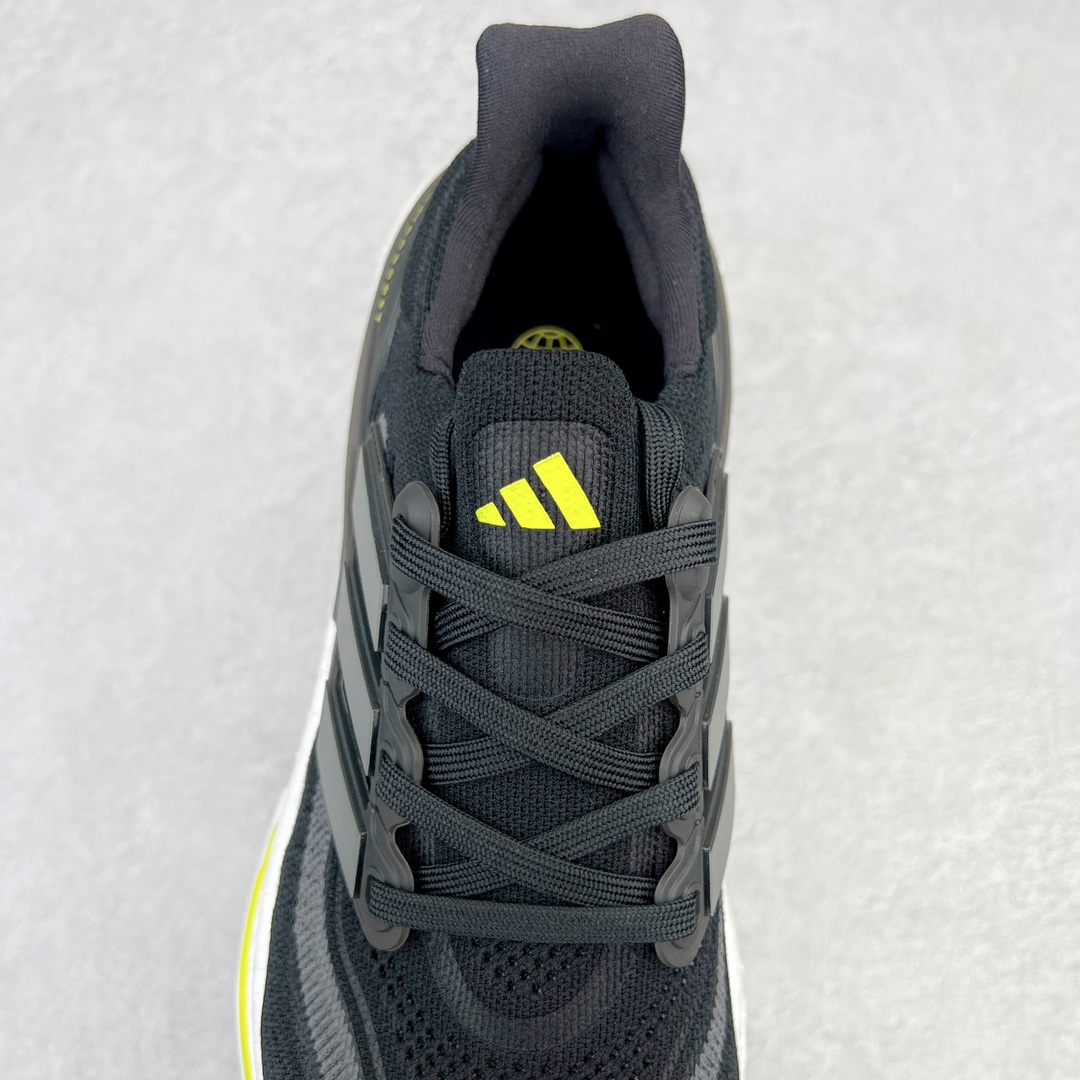 图片[5]-零售💰270 ＃YG纯原 AD Ultra Boost Light UB2023系列低帮袜套式针织透气缓震休闲运动慢跑鞋 HQ6339 德国进口巴斯夫大底 全套原纸板楦头开发 原厂特供飞织面配套加持 确保原汁原味 完美呈现版型 一比一还原zp踩屎脚感 原档案底模数据 正确多层组合大底 辰元原厂针织代工 细节还原度极高 独家外贸特供开发至48.5 历经10年不断创新以科技重塑跑步推出全新超轻新科技跑鞋 力求为跑步添活力 搭载LIGHT BOOST中底的新鲜演绎 无论节奏快慢、距离长短 伴你活力畅跑 延续了该系列的设计语言 采用分区编织鞋面 鞋头处网眼孔洞更大 提升透气性 一体式鞋舌 避免运动中出现偏移 实现鞋脚一体性 鞋侧 TPU 材质 有效提供支撑性 镂空的设计 同时减轻整体重量 最明显的则是中底部分 不仅是厚度夸张 大家最熟悉的 Boost 材质终于迎来升级 减重 30% 带来更轻量化的上脚感受  SIZE：36 36.5 37 38 38.5 39 40 40.5 41 42 42.5 43 44 44.5 45 46 47 48 编码：by2936070-运动鞋