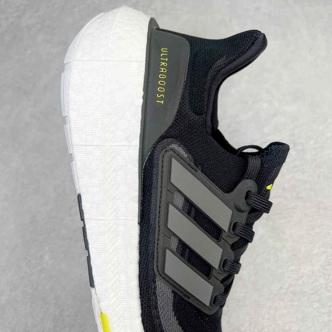 图片[6]-零售💰270 ＃YG纯原 AD Ultra Boost Light UB2023系列低帮袜套式针织透气缓震休闲运动慢跑鞋 HQ6339 德国进口巴斯夫大底 全套原纸板楦头开发 原厂特供飞织面配套加持 确保原汁原味 完美呈现版型 一比一还原zp踩屎脚感 原档案底模数据 正确多层组合大底 辰元原厂针织代工 细节还原度极高 独家外贸特供开发至48.5 历经10年不断创新以科技重塑跑步推出全新超轻新科技跑鞋 力求为跑步添活力 搭载LIGHT BOOST中底的新鲜演绎 无论节奏快慢、距离长短 伴你活力畅跑 延续了该系列的设计语言 采用分区编织鞋面 鞋头处网眼孔洞更大 提升透气性 一体式鞋舌 避免运动中出现偏移 实现鞋脚一体性 鞋侧 TPU 材质 有效提供支撑性 镂空的设计 同时减轻整体重量 最明显的则是中底部分 不仅是厚度夸张 大家最熟悉的 Boost 材质终于迎来升级 减重 30% 带来更轻量化的上脚感受  SIZE：36 36.5 37 38 38.5 39 40 40.5 41 42 42.5 43 44 44.5 45 46 47 48 编码：by2936070-运动鞋