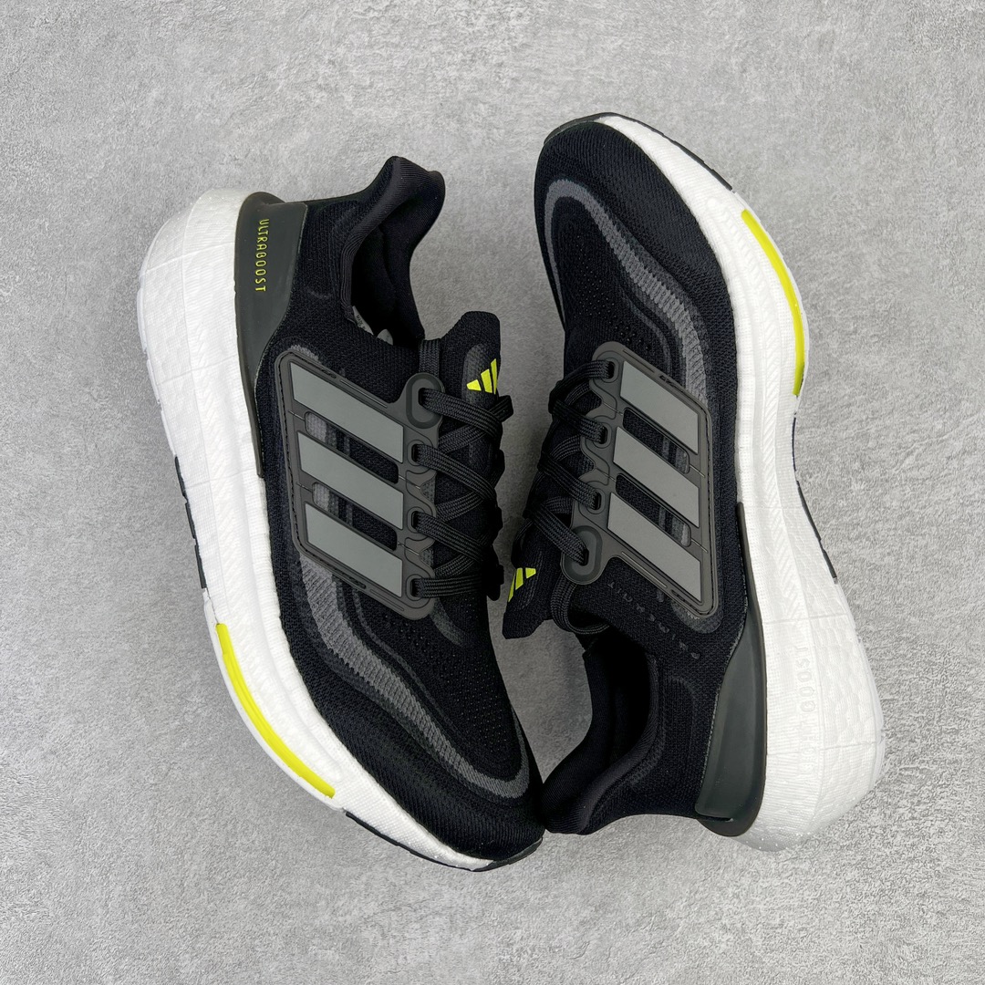 图片[3]-零售💰270 ＃YG纯原 AD Ultra Boost Light UB2023系列低帮袜套式针织透气缓震休闲运动慢跑鞋 HQ6339 德国进口巴斯夫大底 全套原纸板楦头开发 原厂特供飞织面配套加持 确保原汁原味 完美呈现版型 一比一还原zp踩屎脚感 原档案底模数据 正确多层组合大底 辰元原厂针织代工 细节还原度极高 独家外贸特供开发至48.5 历经10年不断创新以科技重塑跑步推出全新超轻新科技跑鞋 力求为跑步添活力 搭载LIGHT BOOST中底的新鲜演绎 无论节奏快慢、距离长短 伴你活力畅跑 延续了该系列的设计语言 采用分区编织鞋面 鞋头处网眼孔洞更大 提升透气性 一体式鞋舌 避免运动中出现偏移 实现鞋脚一体性 鞋侧 TPU 材质 有效提供支撑性 镂空的设计 同时减轻整体重量 最明显的则是中底部分 不仅是厚度夸张 大家最熟悉的 Boost 材质终于迎来升级 减重 30% 带来更轻量化的上脚感受  SIZE：36 36.5 37 38 38.5 39 40 40.5 41 42 42.5 43 44 44.5 45 46 47 48 编码：by2936070-运动鞋