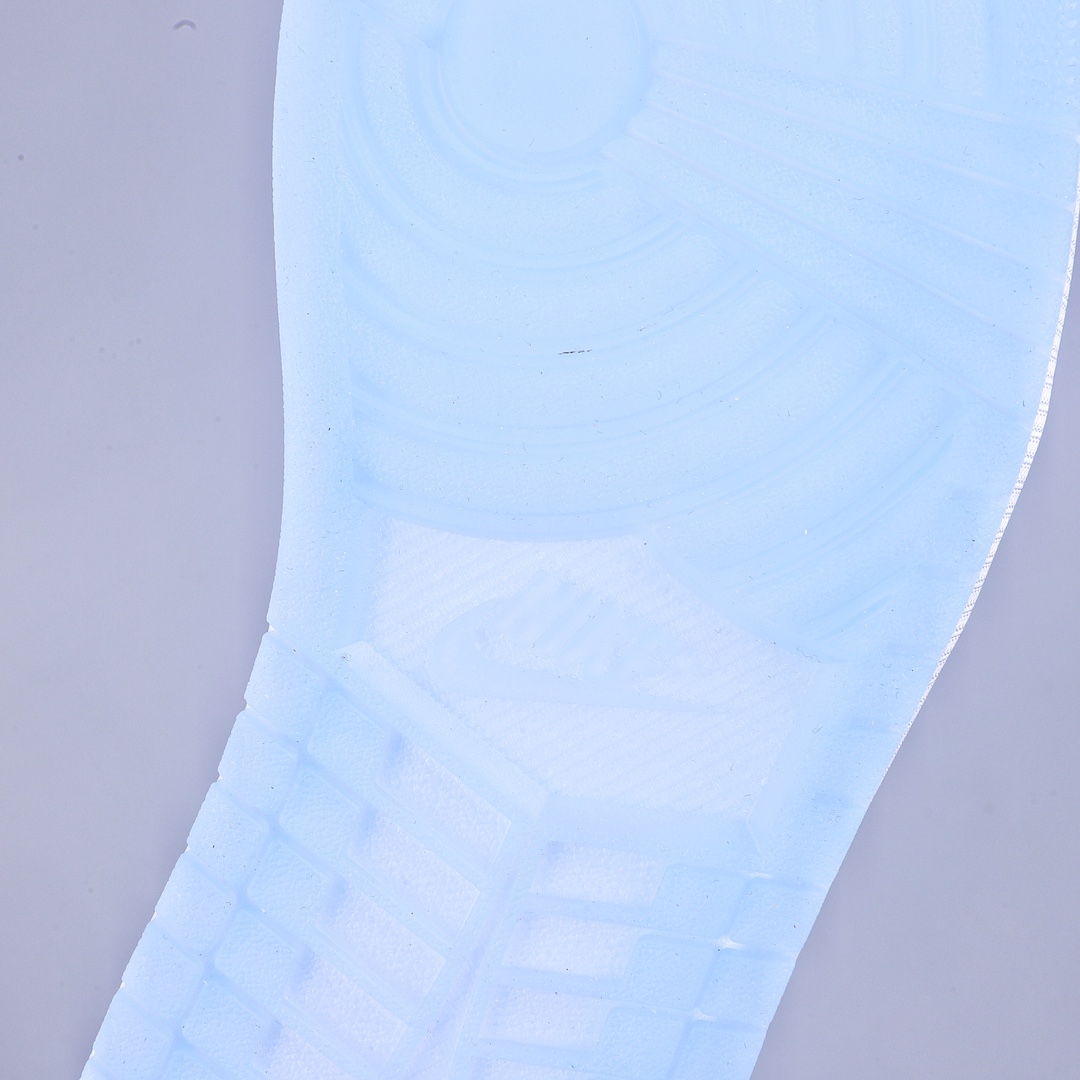 260 DT Air Jordan AJ1 Mid AJ1 乔1冰蓝色 中帮篮球鞋 DV1308-104