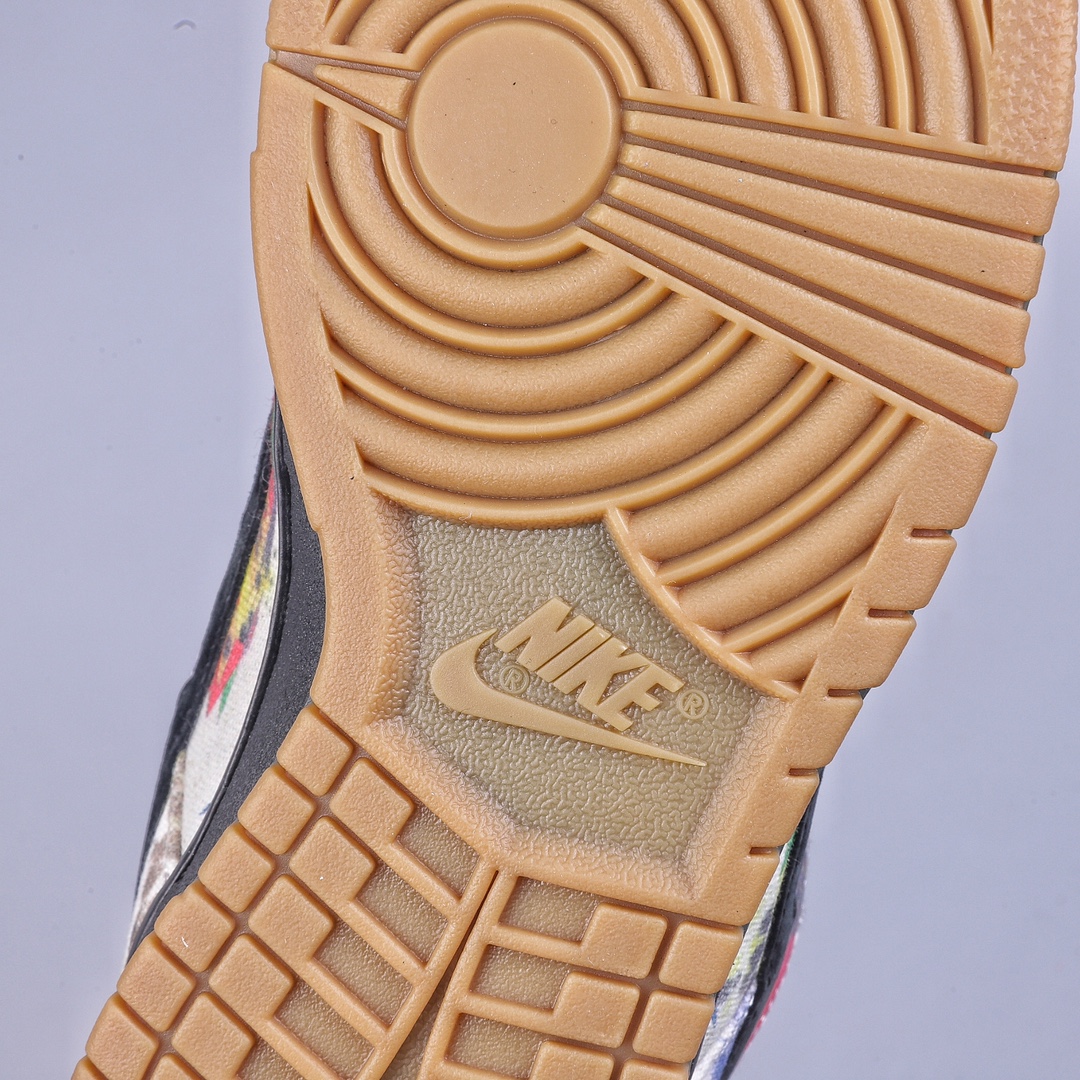 320 01 Supreme x Nike SB Dunk Low 联名黑涂鸦 FD8778-001