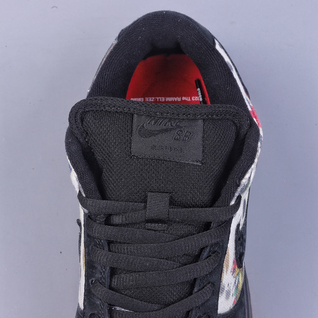 320 01 Supreme x Nike SB Dunk Low 联名黑涂鸦 FD8778-001
