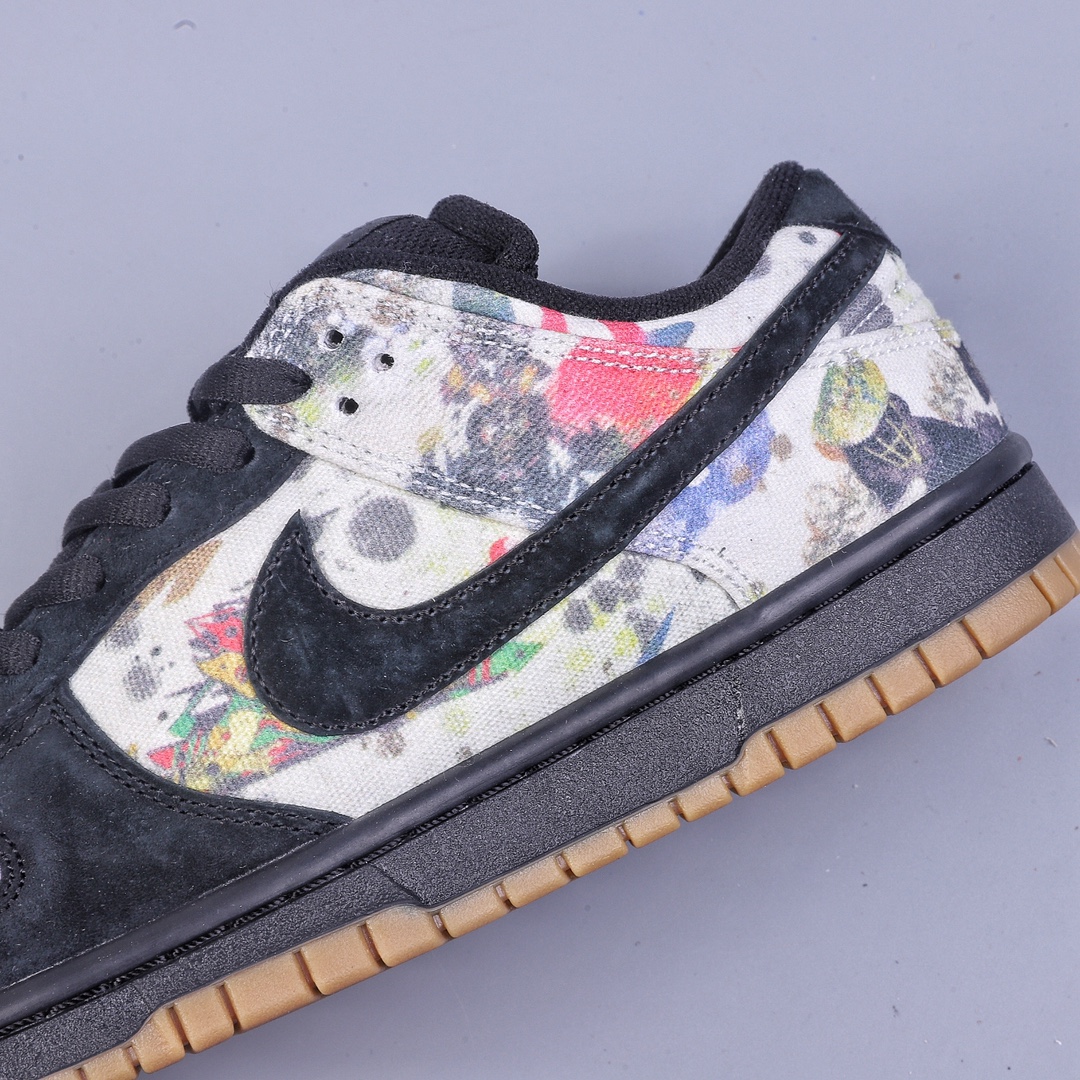320 01 Supreme x Nike SB Dunk Low 联名黑涂鸦 FD8778-001