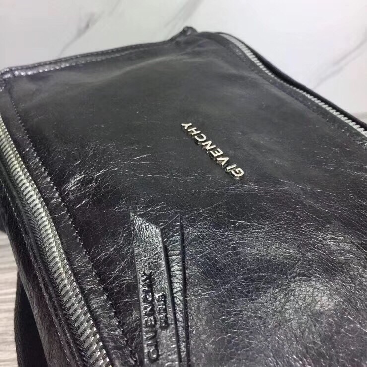 GIVENCHY纪梵希男款斜挎胸包/单肩包皮料size30x15x12cm背腻了双肩包那就试试它吧小巧轻