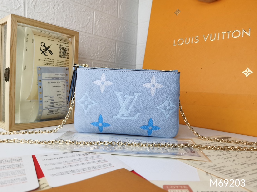 Back of the Leather Wallet, smooth, seamless design