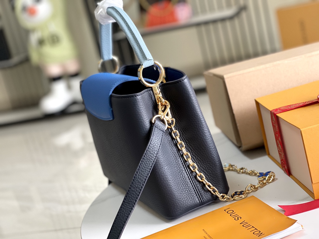 The Capucines MM handbag is refreshed for the new season: metallic - Bag 3