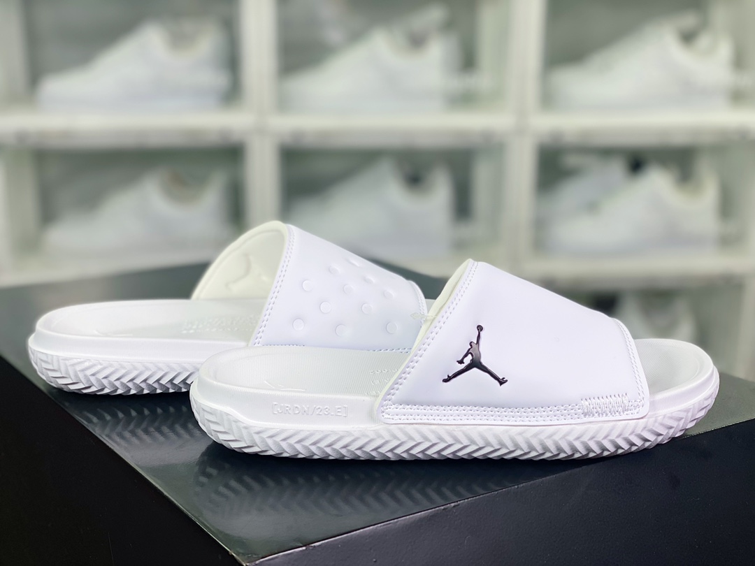 110  Air Jordan Play Slide"White/Black"游玩系列舒适拖鞋“亮白黑LOGO”DC9835-110