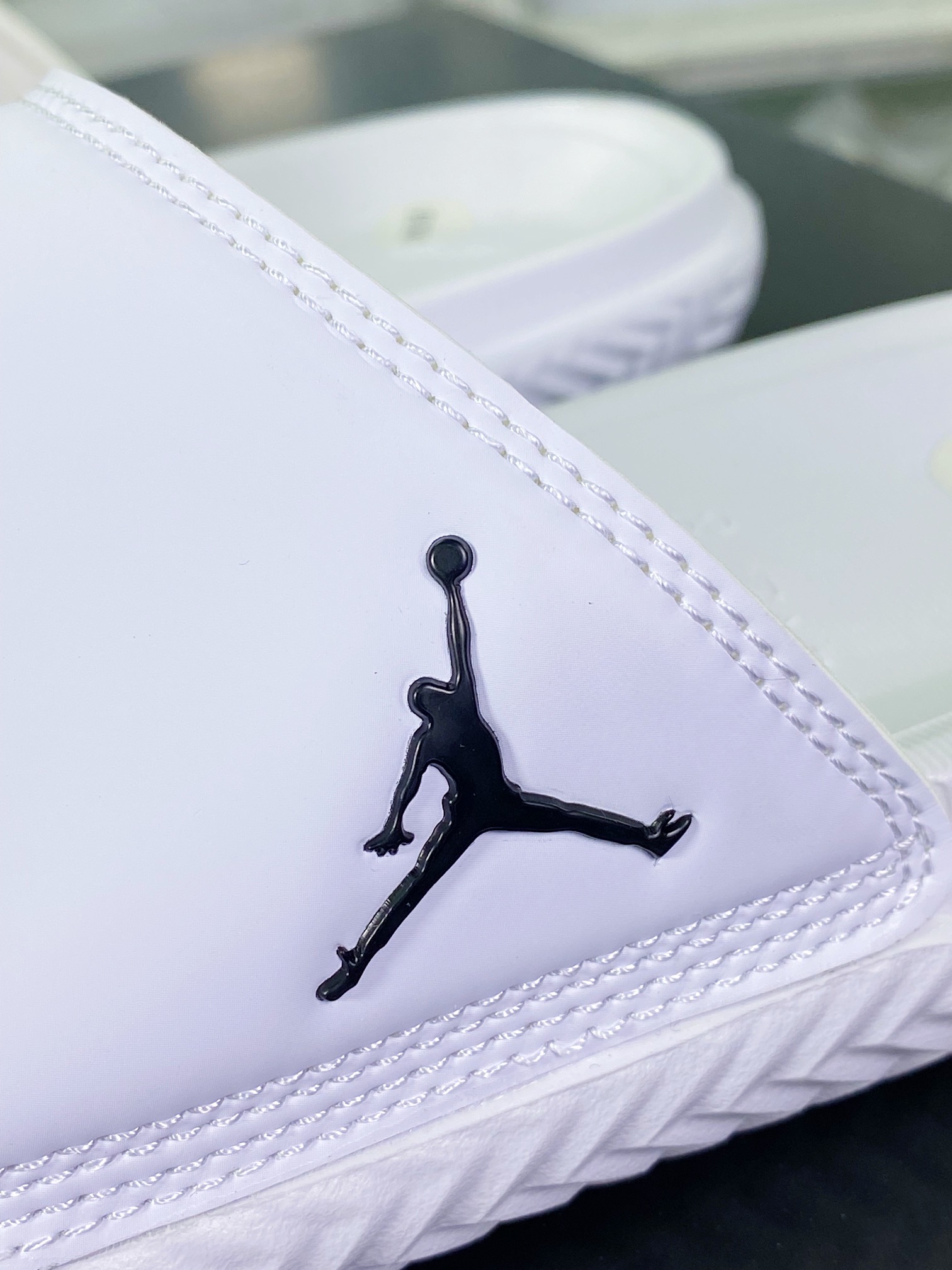 Air Jordan Play Slide ”White/Black” Play Series Comfortable slippers ”Bright White and Black LOGO” DC9835-110