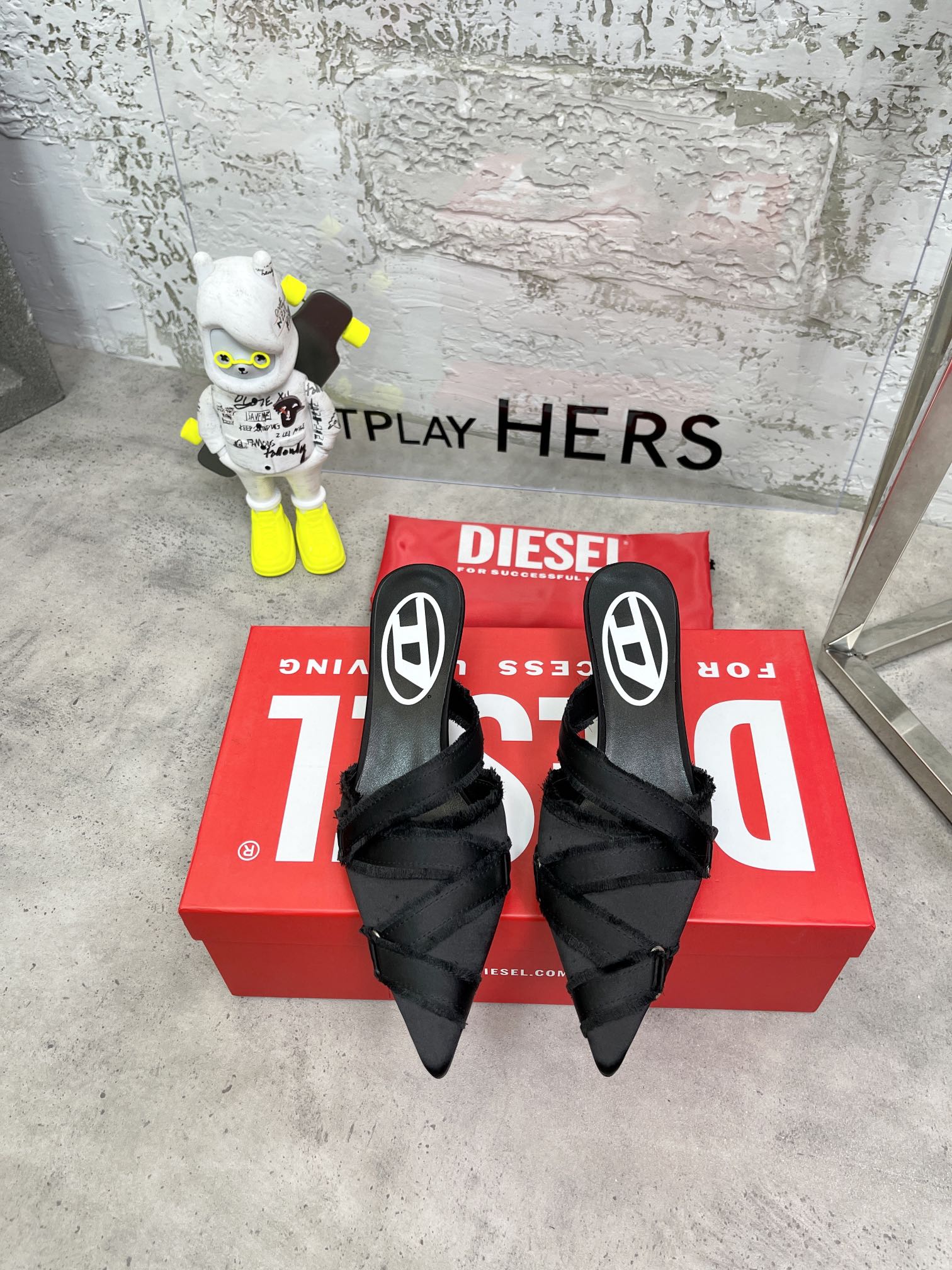 Diesel是意大利牛仔时装品牌DI