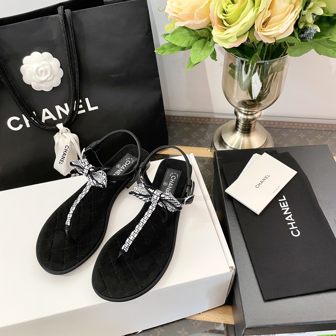 CHANEL Printemps-Été sandales plates, tongs – teint clair, élégant – qualité supérieure