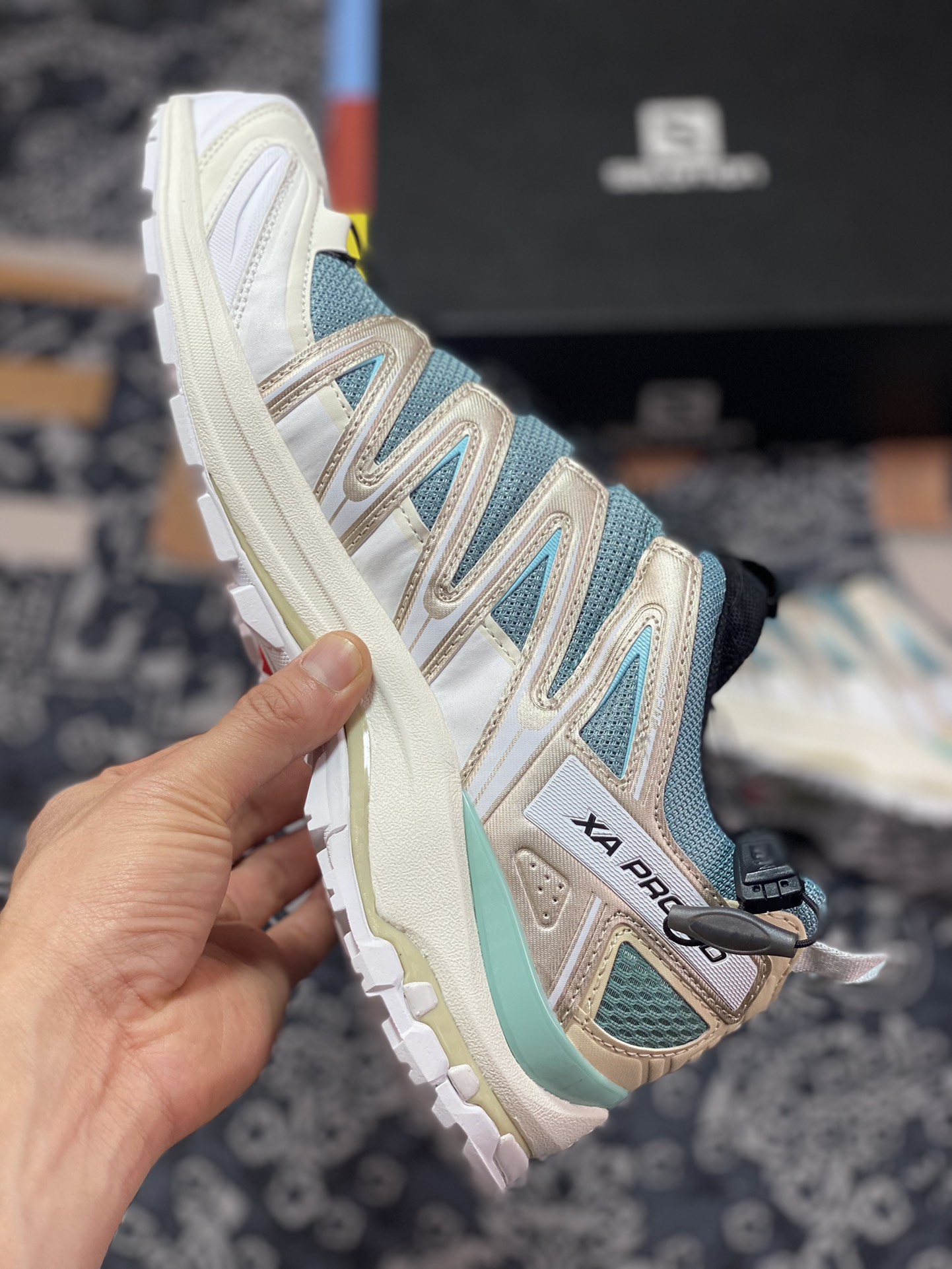 320 萨洛蒙/Salomon XT-Quest ADV”Trellis/Bleached Sand/Tanager Turquoise”XT探索者跑步鞋“灰蓝香槟金白”413148