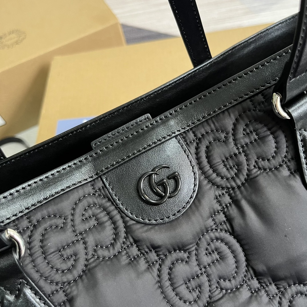 配全套包装️GG图案和条纹织带这两种品牌重要设计元素融合成全新搭配OPhidia世界的演化之路从未止息每