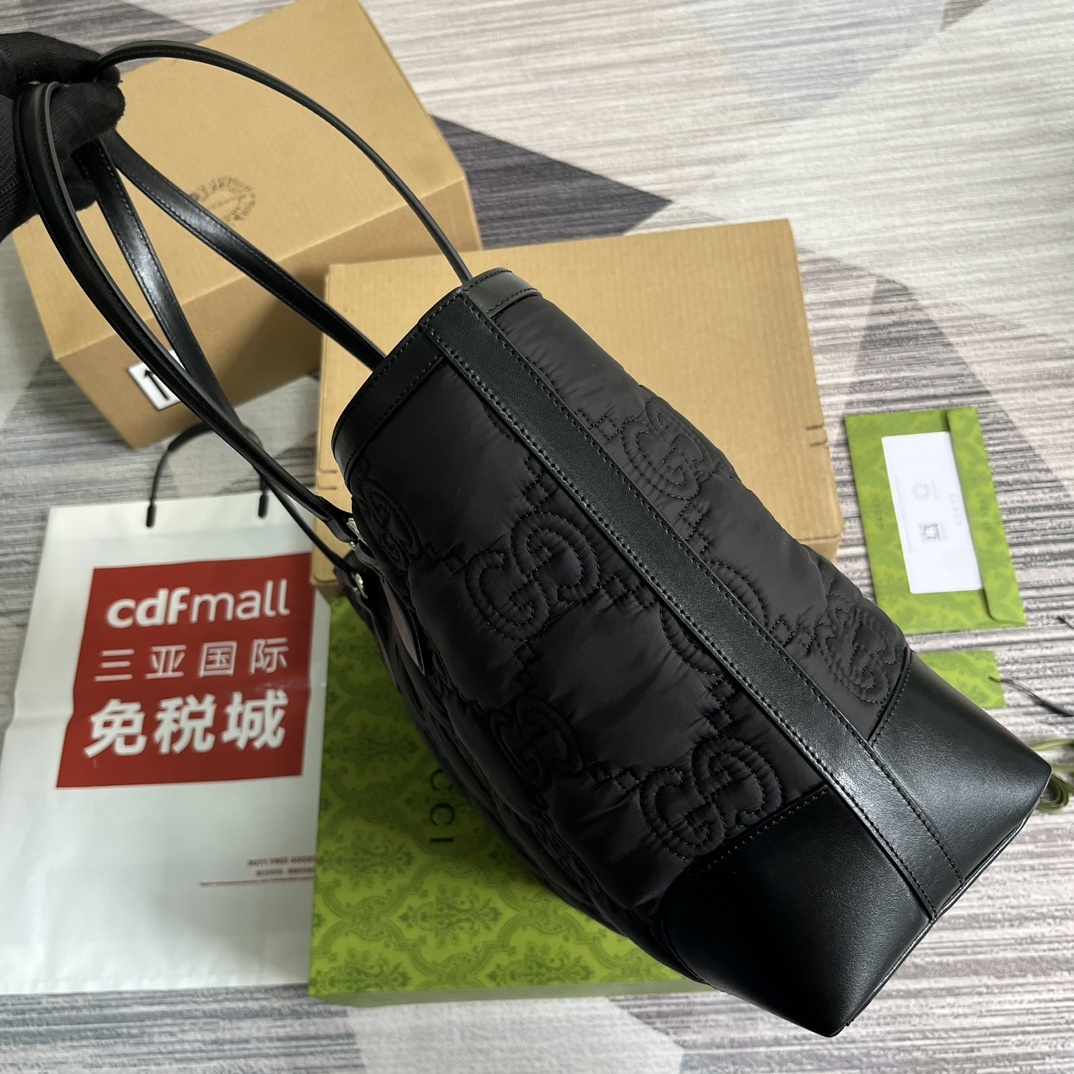 配全套包装️GG图案和条纹织带这两种品牌重要设计元素融合成全新搭配OPhidia世界的演化之路从未止息每