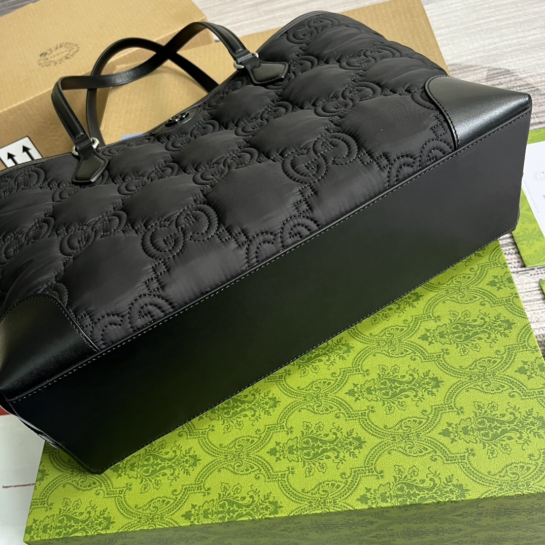 配全套包装️GG图案和条纹织带这两种品牌重要设计元素融合成全新搭配OPhidia世界的演化之路从未止息每
