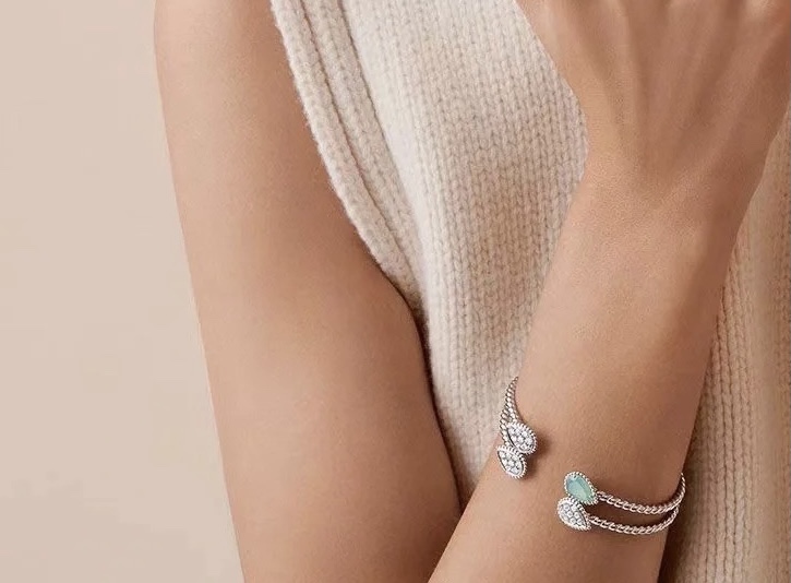 Luxurious Poseidon Water Drill: Modern Edifice Adorned with Diamonds and Gold. - 图片 4