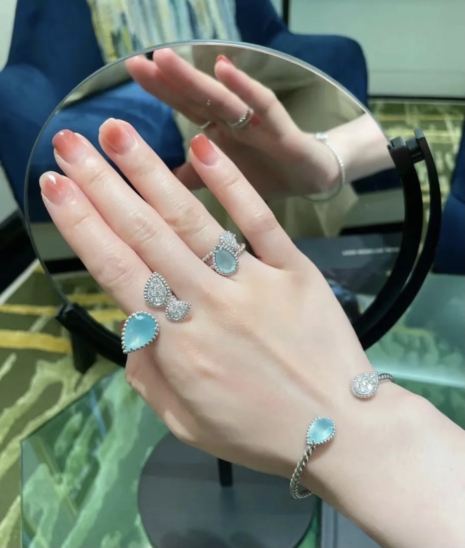 Luxurious Poseidon Water Drill: Modern Edifice Adorned with Diamonds and Gold. - 图片 8