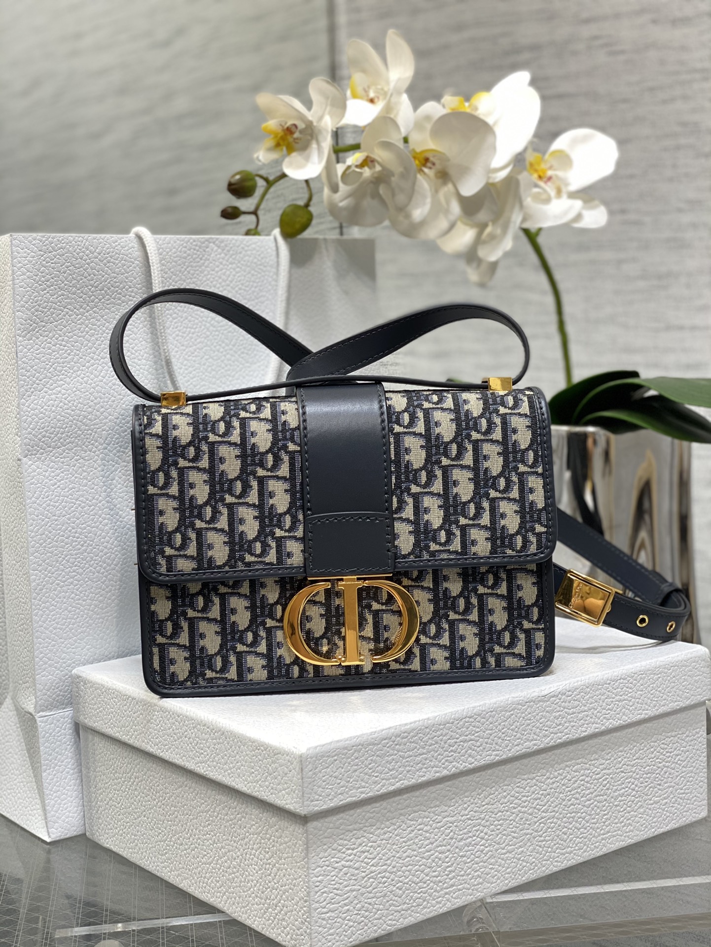 𝐌𝐨𝐧𝐭𝐚𝐢𝐠𝐧𝐞𝟑𝟎Bandolera grande de piel Montaigne