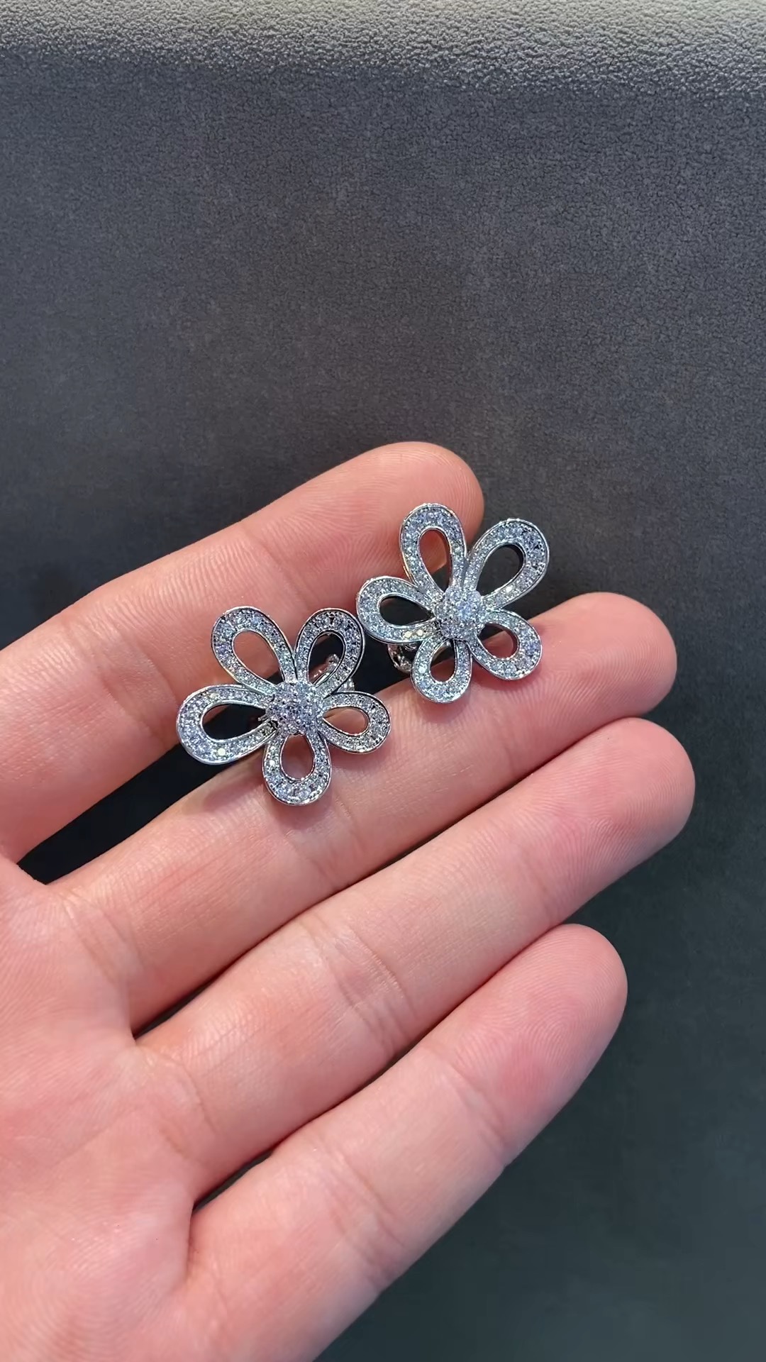 Van Cleef & Arpels vca 满钻大花耳环 高品质