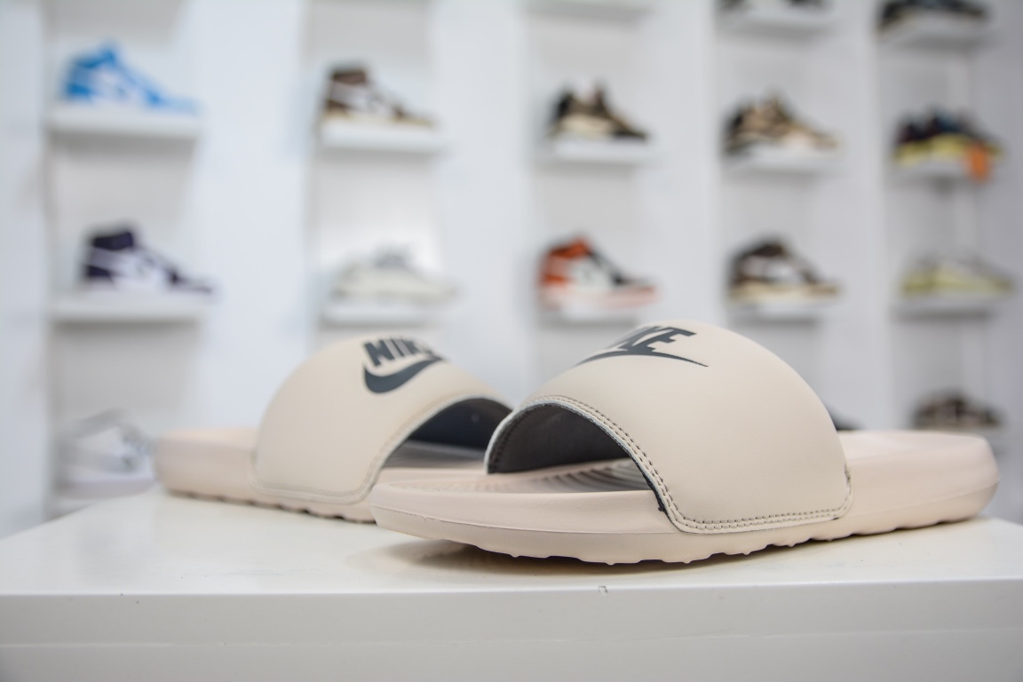 90 Nike Victori One Slide Print Mix 米色 维多利一号系列夏季沙滩运动防滑一字潮流拖鞋 CN9677-200