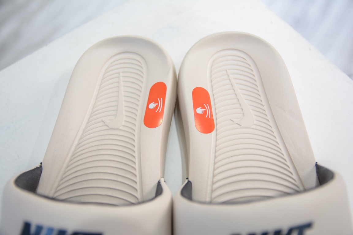 90 Nike Victori One Slide Print Mix 米色 维多利一号系列夏季沙滩运动防滑一字潮流拖鞋 CN9677-200