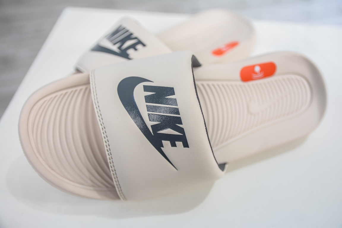 90 Nike Victori One Slide Print Mix 米色 维多利一号系列夏季沙滩运动防滑一字潮流拖鞋 CN9677-200