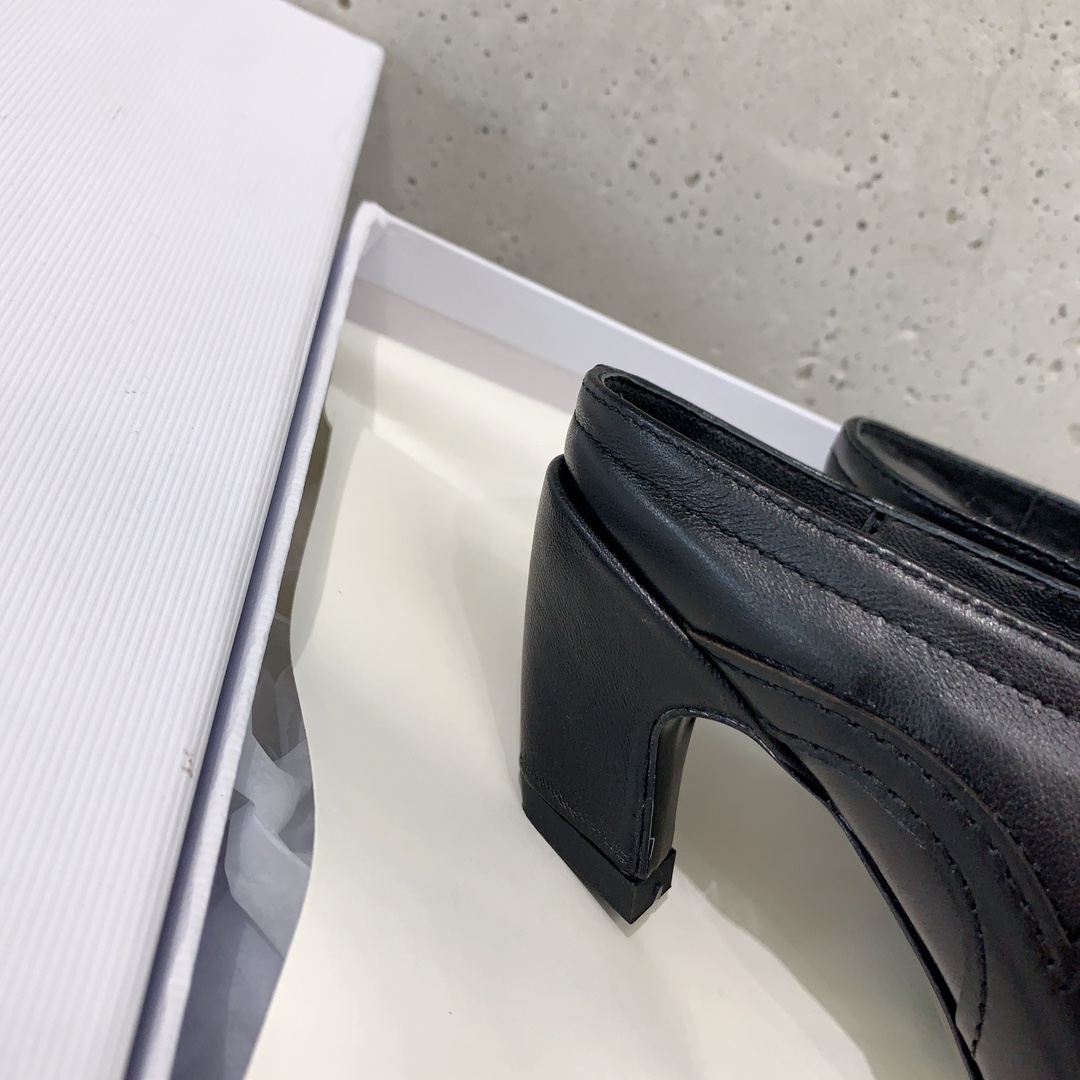Khaite 2023 Collection: Stylish High-Heeled Slippers for Women with True Beauty - 图片 8