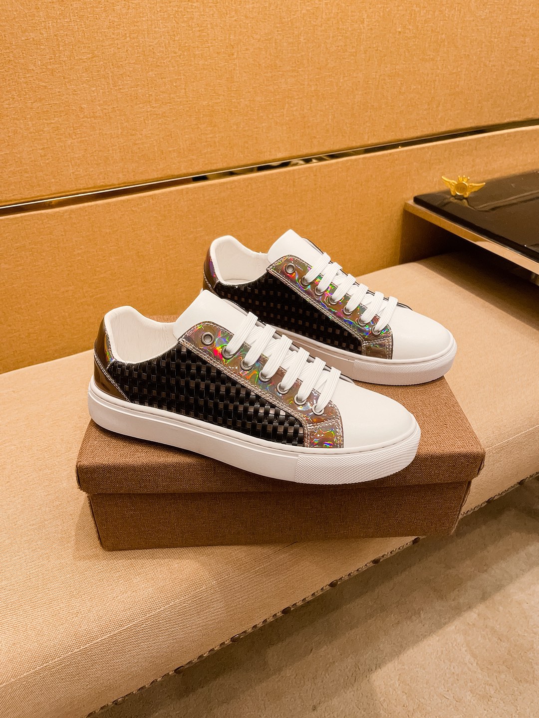 NO:345865,[Guqi] High-end Men's Shoes Brand Official Website 11's latest masterpiece upper is made of Italian imported cowhide with comfortable and breathable inner original non-slip and wear-resistant outsole, making walking more convenient and comfortable!  Exclusive new style, amazing work, beautiful 11 ​​replica [color] compared to the official quality!  Create a fashionable personality to set off your uniqueness!  A must-have for trendy men! Classic dragon size: 38-44 Color 2 colors available, cowhide19860909【古奇】男鞋高端品牌 官网11最新力作鞋面采用意大利进口头层牛皮搭配舒适透气内里原版防滑耐磨大底制作,让行走更加便捷舒适！独家新款,惊世之作,与官方的质量相比美的11复刻[色]！打造时尚个性衬托你的与众不同！潮男必备!经典龙尺码:38-44 颜色 2色可选,,cowhide,Men's shoes