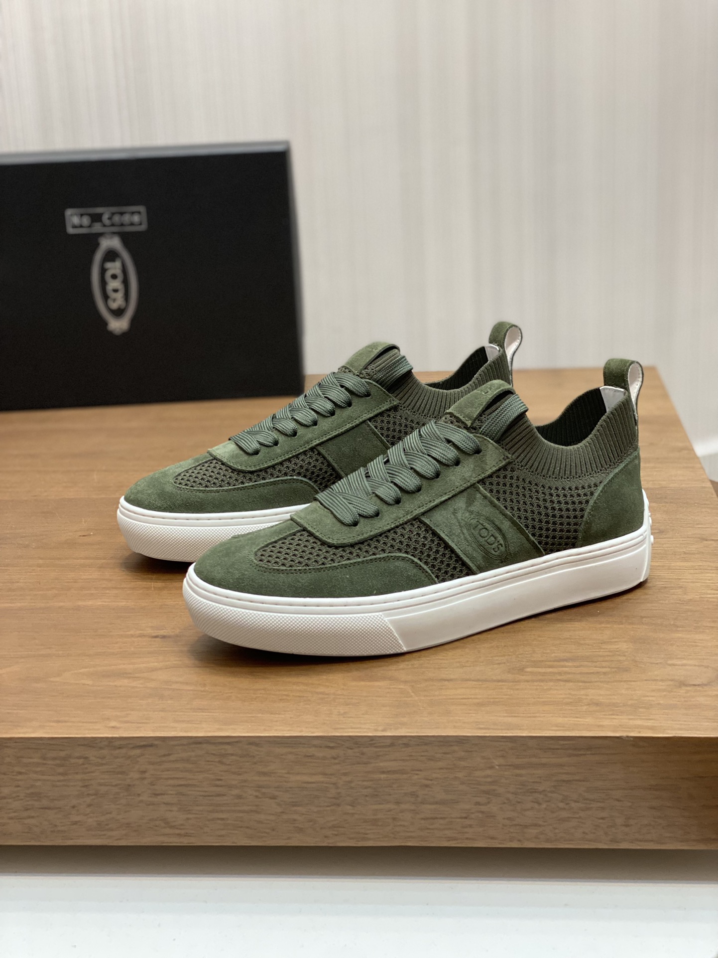 Factory Price Tods Men's Flyweave Patchwork SneakersLa zapatilla deportiva TOD'S es una llamativa no