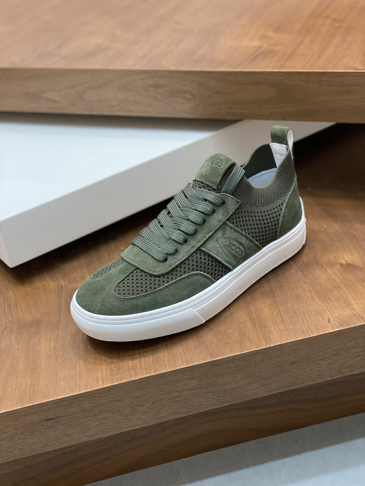 Factory Price Tods Men's Flyweave Patchwork SneakersLa zapatilla deportiva TOD'S es una llamativa no