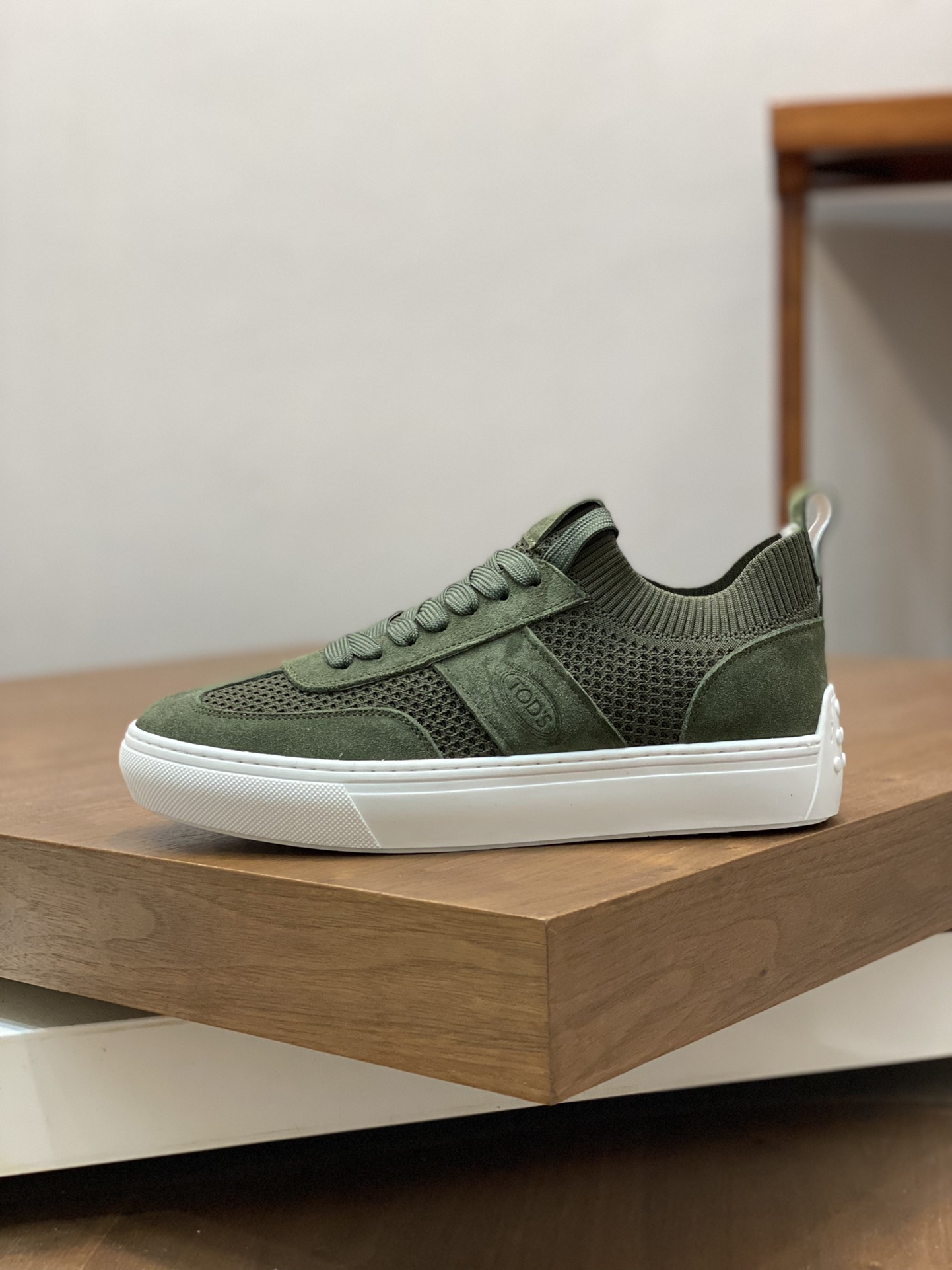 Factory Price Tods Men's Flyweave Patchwork SneakersLa zapatilla deportiva TOD'S es una llamativa no