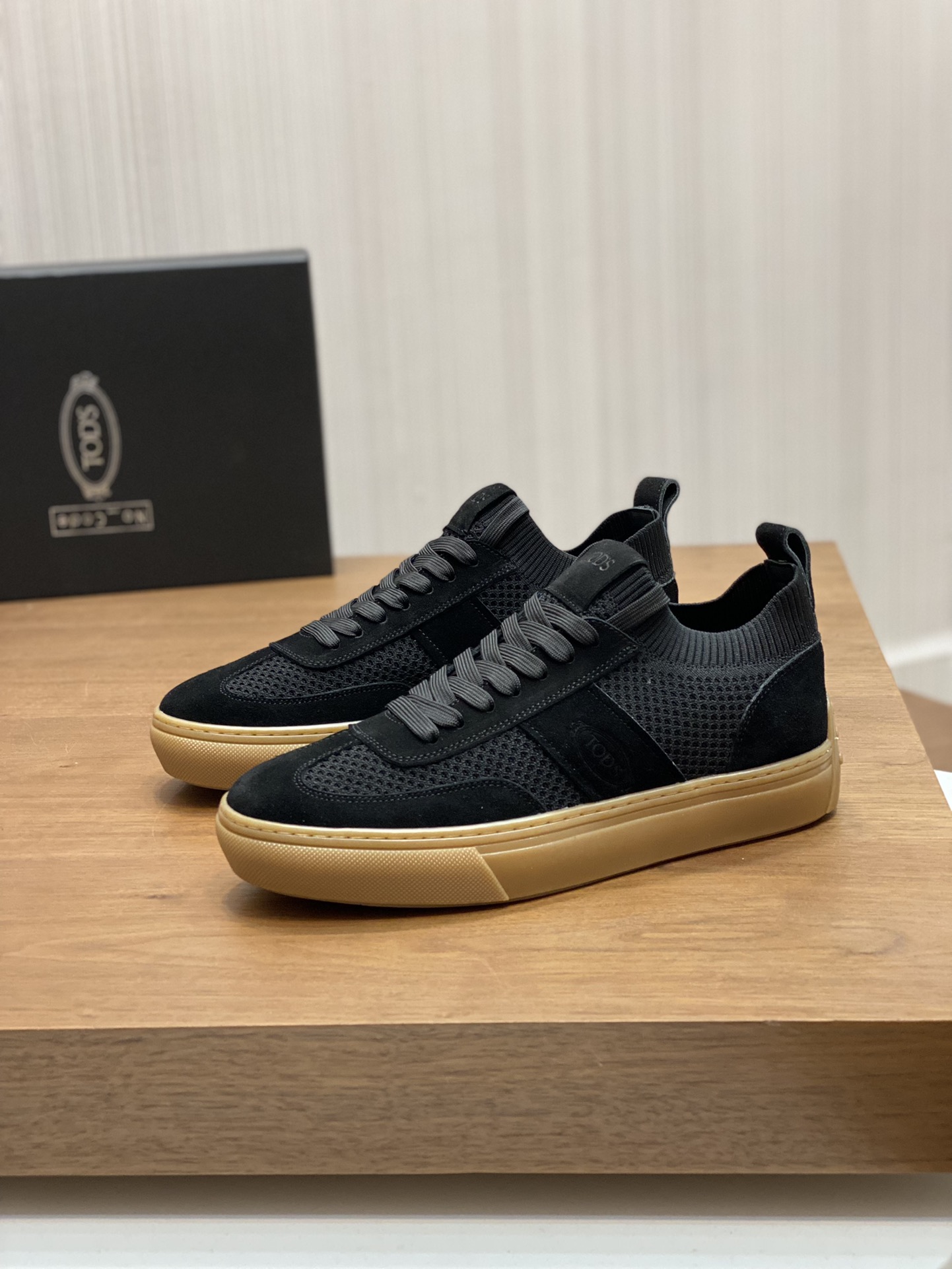 Factory Price Tods Men's Flyweave Patchwork SneakersLa zapatilla deportiva TOD'S es una llamativa no
