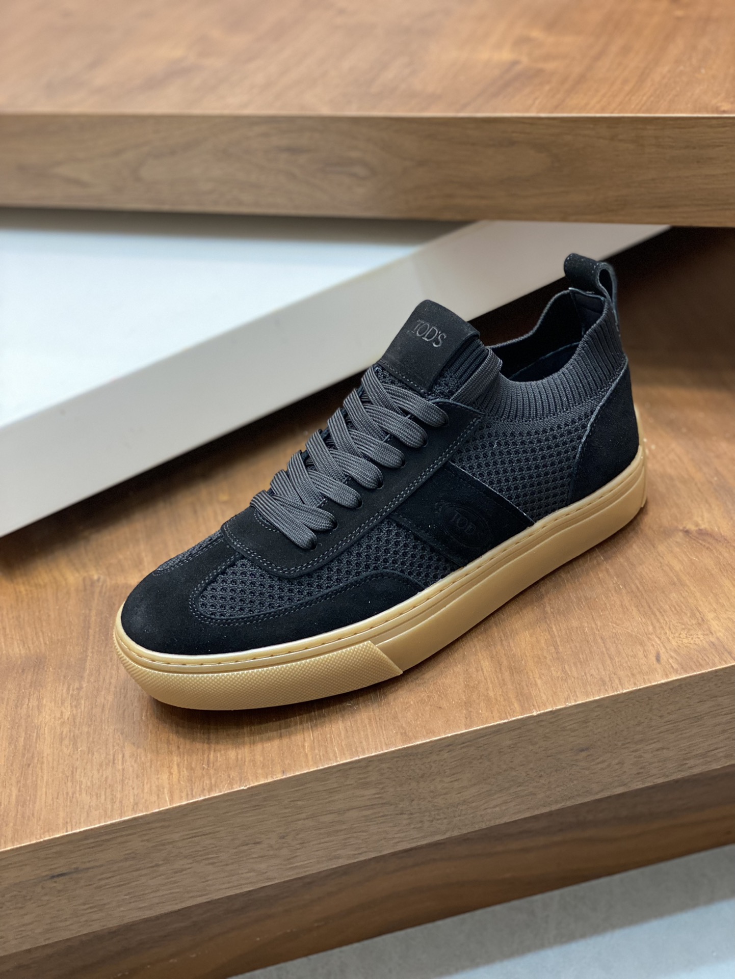 Factory Price Tods Men's Flyweave Patchwork SneakersLa zapatilla deportiva TOD'S es una llamativa no