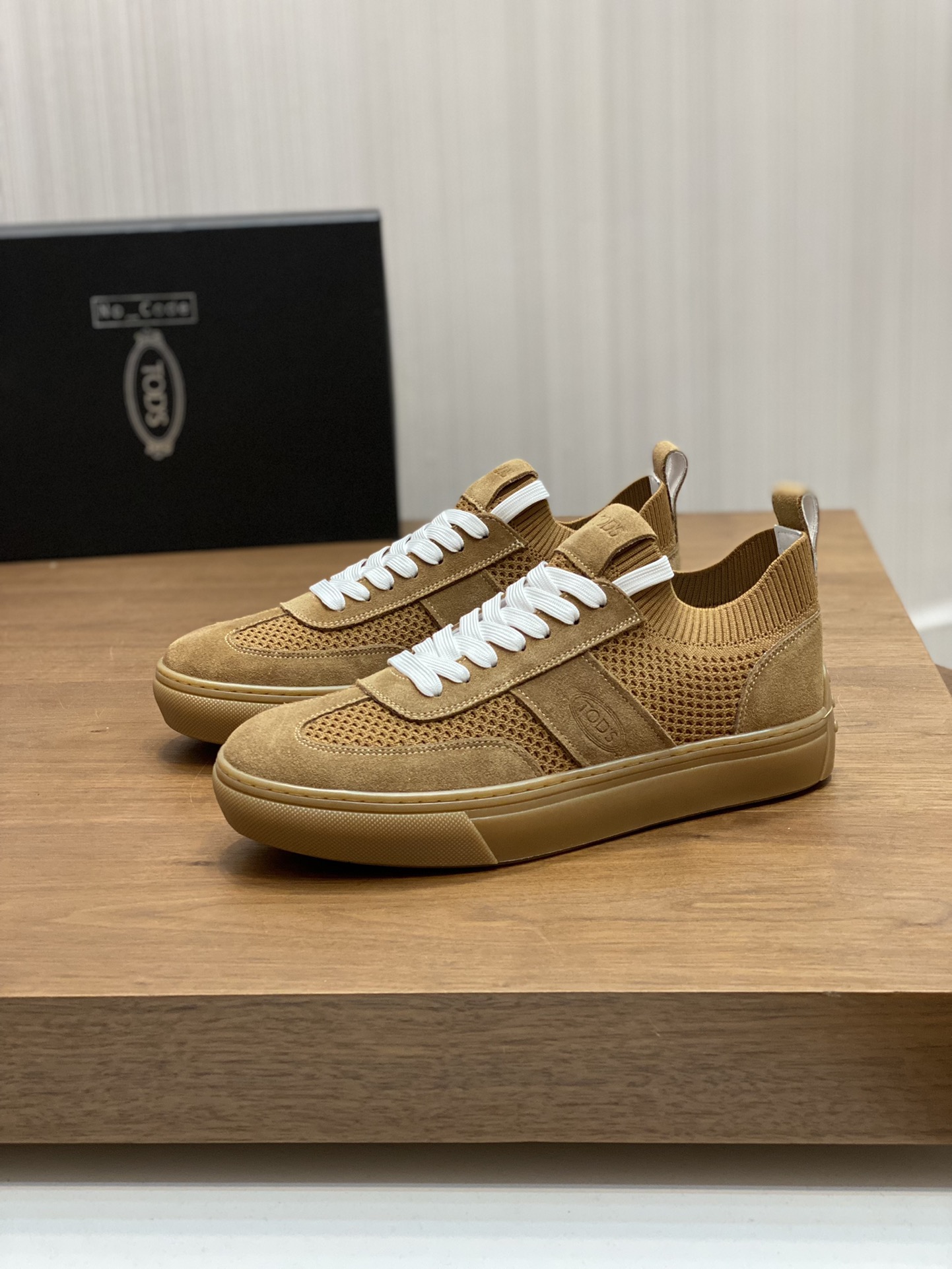 Factory Price Tods Men's Flyweave Patchwork SneakersLa zapatilla deportiva TOD'S es una llamativa no