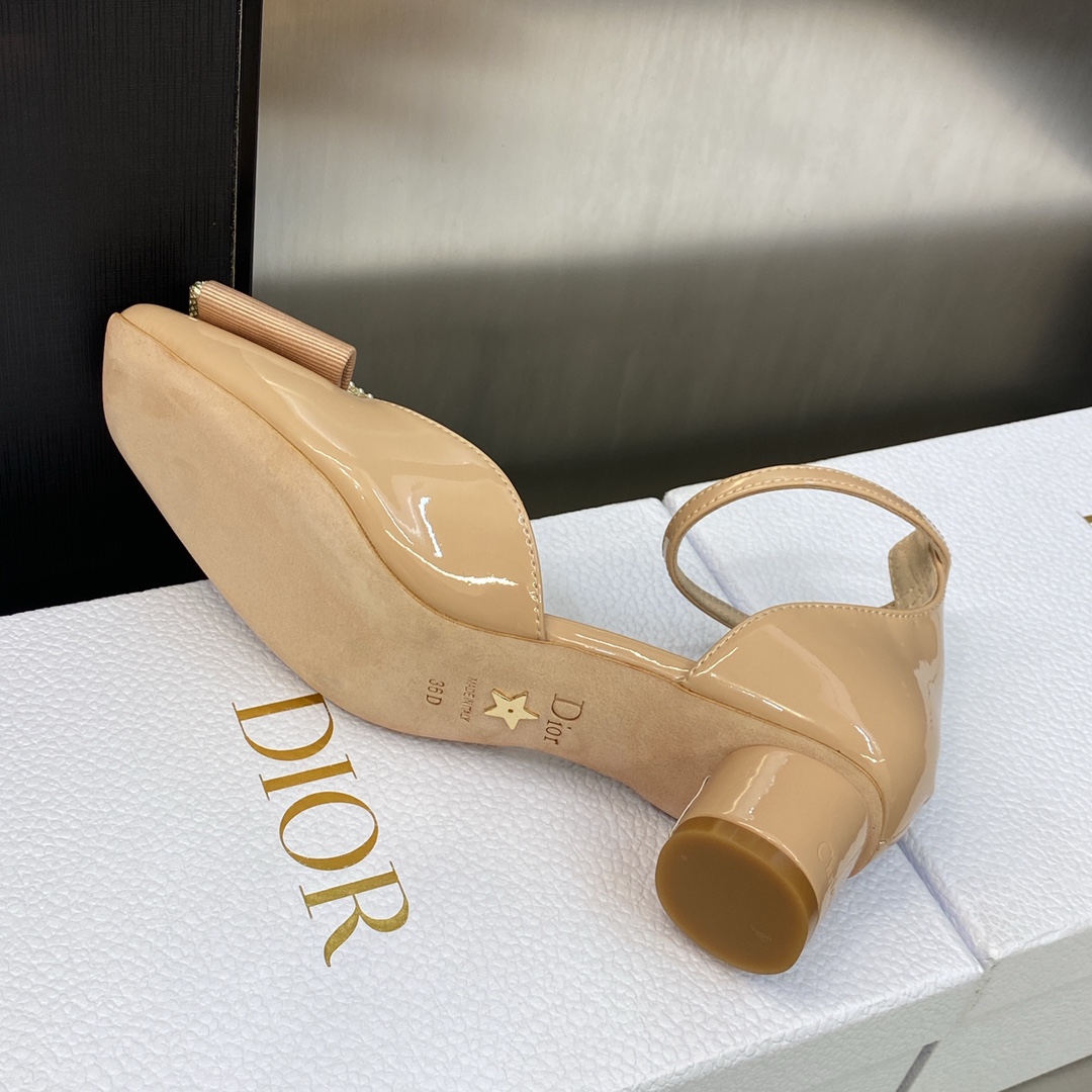 Dior迪奥2022春夏最新时装秀高