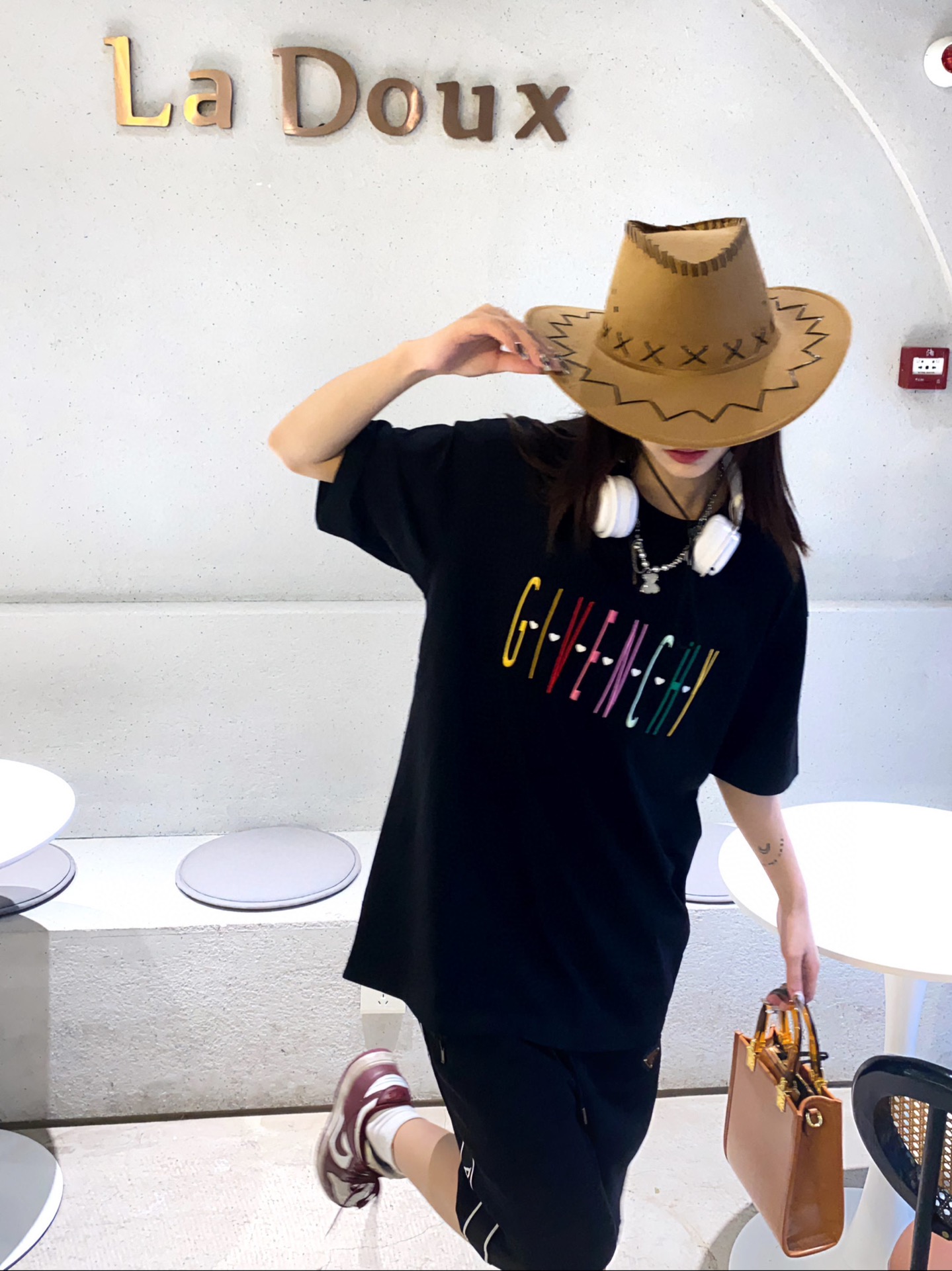 GIVENCHYGIVENCHY 23ss rainbow embroidered letters short sleeves upper body eff