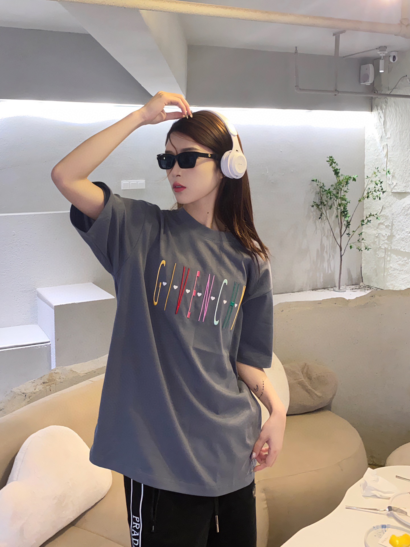 GIVENCHYGIVENCHY 23ss rainbow embroidered letters short sleeves upper body eff