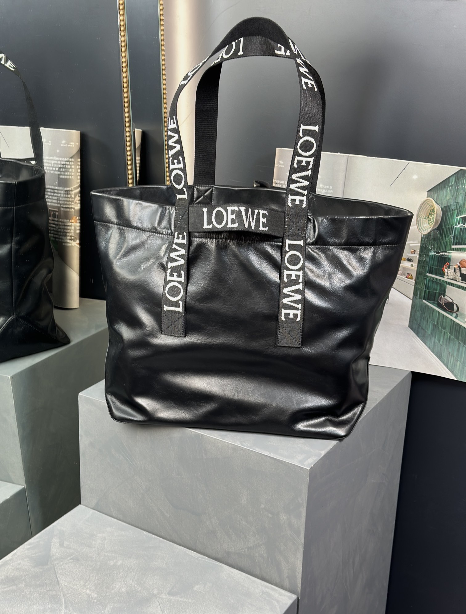 LOEWE Fold Shopper 紙シボカーフレザーハンドバッグ-トップクオリティ