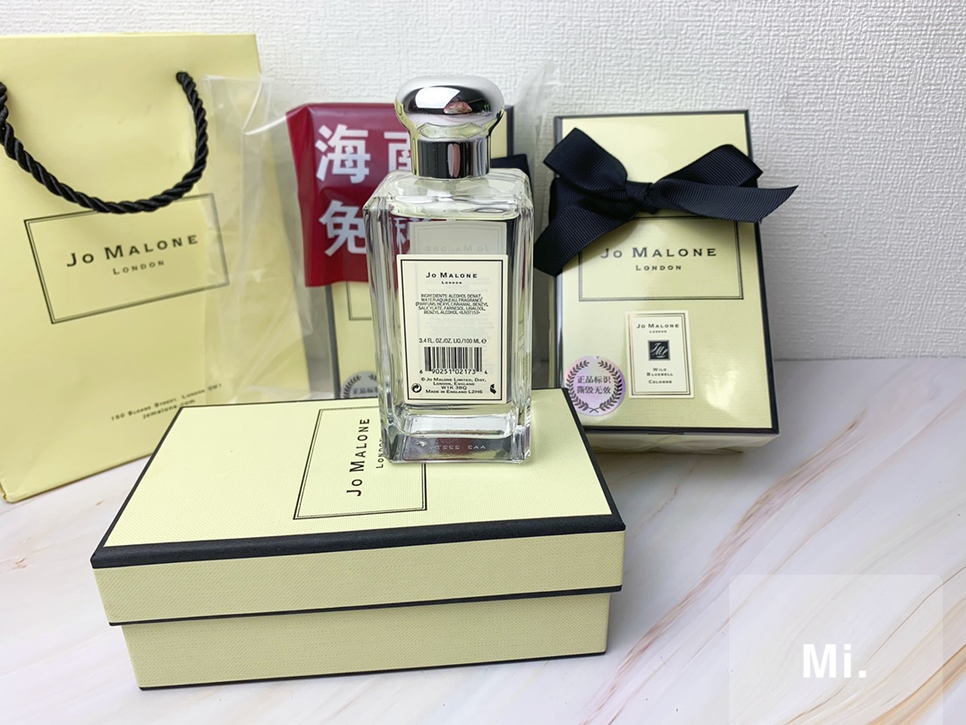 💰110 细节实拍🔍
颜值如她的香味，很优雅高级，那蝴蝶结🎀丝带是祖玛珑家的经典点缀啊，小家碧玉的模样.好多宝宝最爱的味道，自认为真的胜过香香，也是祖马龙最出名的一款香水，最抢手的蓝风玲，味道都很清新，她家香水叠加起来更特别，淡淡的苦与淡淡的甜，angelababy婚礼现场送宾客的就是祖马龙的香水，，清新淡雅，不失温柔香甜的少女香，不职业，不甜，不腻，不妖艳，感觉非常轻盈，清凉舒适，带着一点点淡淡的果香，仔细闻真的有一点像西瓜的味道。