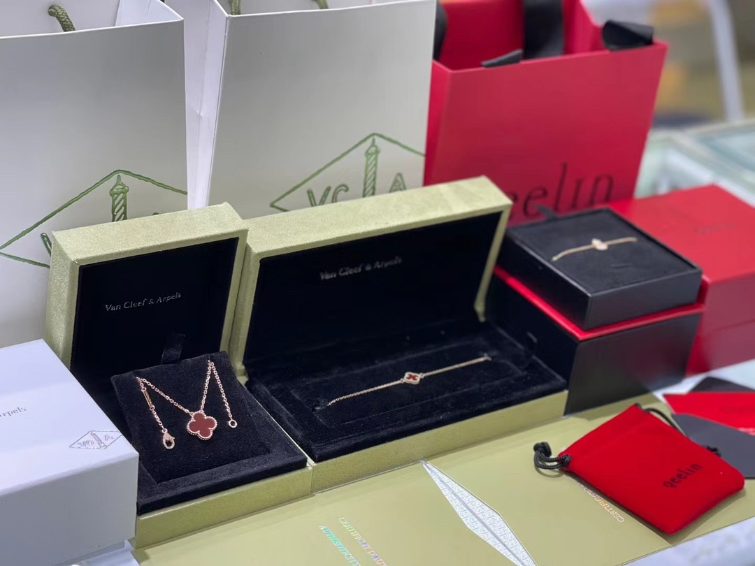 Van Cleef & Arpels VCA 四叶草项链/手链