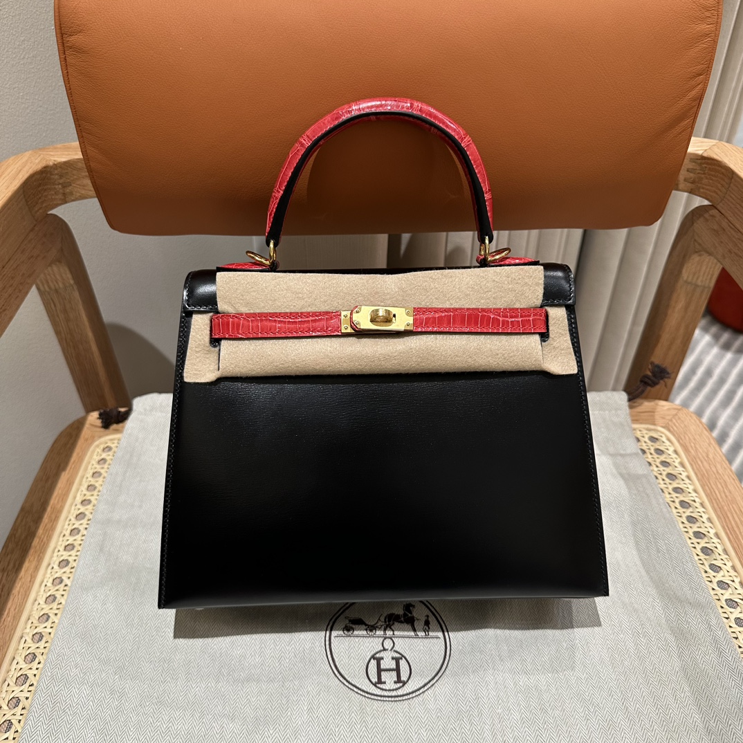 NO:852079,kelly Touch 25cm, ck89/Black/E5, box, gold, all handmade Kelly 25cm, black with straps, pink handle, box leather, gold buckle, high-end handmade exclusive customization, pure hand-made nails, hand-engraved hardware, stainless steel electric 18k hardware, customer order, Hermes, hermes, tom ford, Hermes,19860909kelly Touch 25cm,ck89/Black/E5,box,gold,all handmade 凯莉25cm,黑色拼带条手挽桃红色,box皮,金扣,高级全手工专属定制 纯手工手打钉,手刻五金,精钢电渡18k五金 客订实拍customer order,爱马仕,hermes,tom ford,Hermes,,Bag
