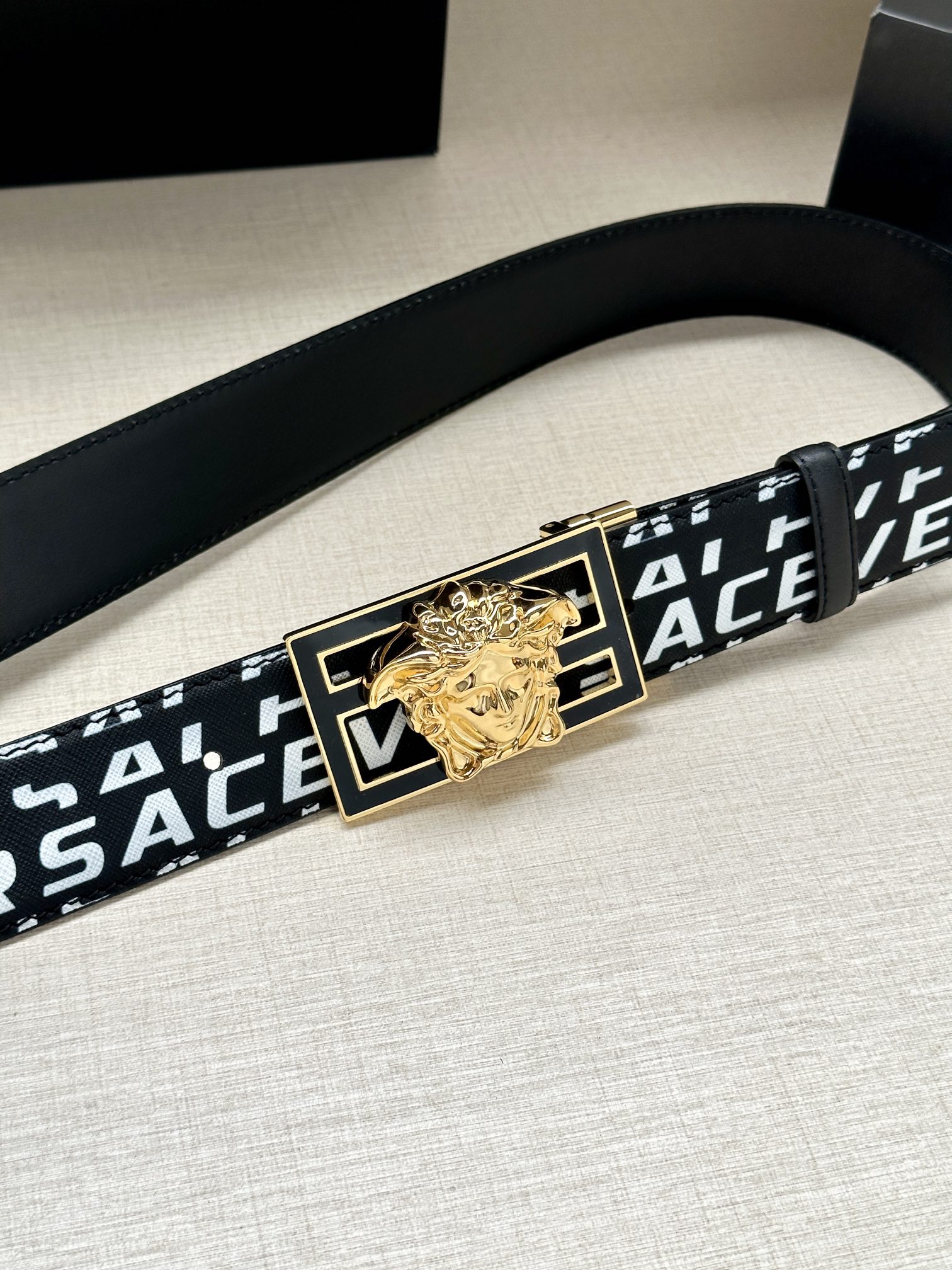 宽度3.8cmVERSACE/FEN