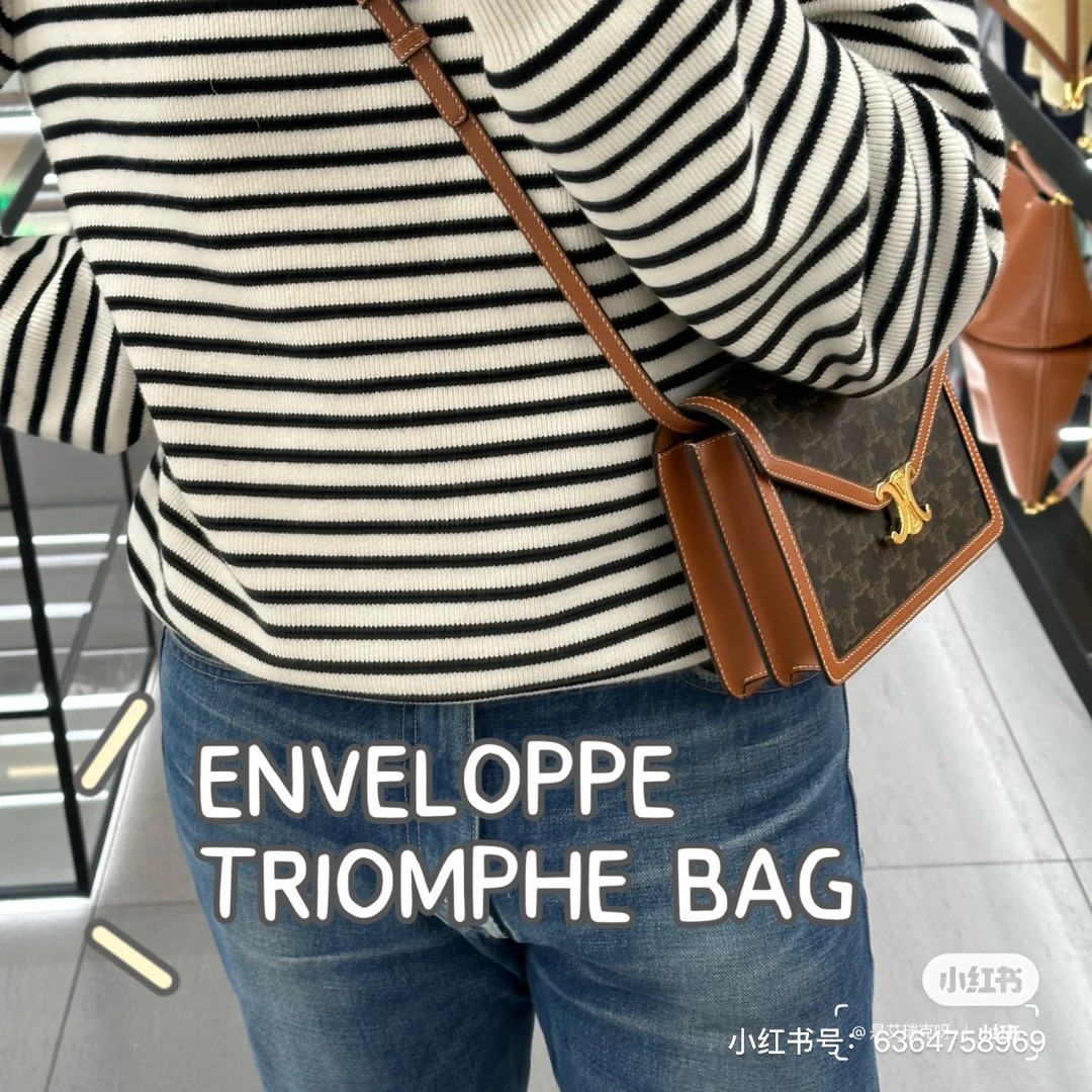 NO:581754,CELINE is new | New envelope bag is coming!  The previously hot-selling chain WOC has received a lot of love from everyone!  This time there is a larger LG version with more compartments!  ·More practical double compartment + zipper bag ·Gold-plated brass metal accessories are the finishing touch!  Become the BlingBling of summer LOOK ·Adjustable long shoulder straps, you no longer have to worry about carrying thick clothes!  ·Hurry and get it!  ,Celine,celine,celine,gold plating19860909CELINE上新啦|新款信封包来袭！ 之前热卖的链条 WOC收到了大家非常多的喜爱！这 次出了更多隔层的更大一号的LG版本！ ·更加实用的双隔层+拉链袋 ·黄铜镀金的金属饰件 点睛之笔！ 成为夏天LOOK的BlingBling ·可调节的长肩带再也不用担心厚衣服没法背啦！ ·快去入手啦！,赛琳celine,celine,celine,gold plating,Bag