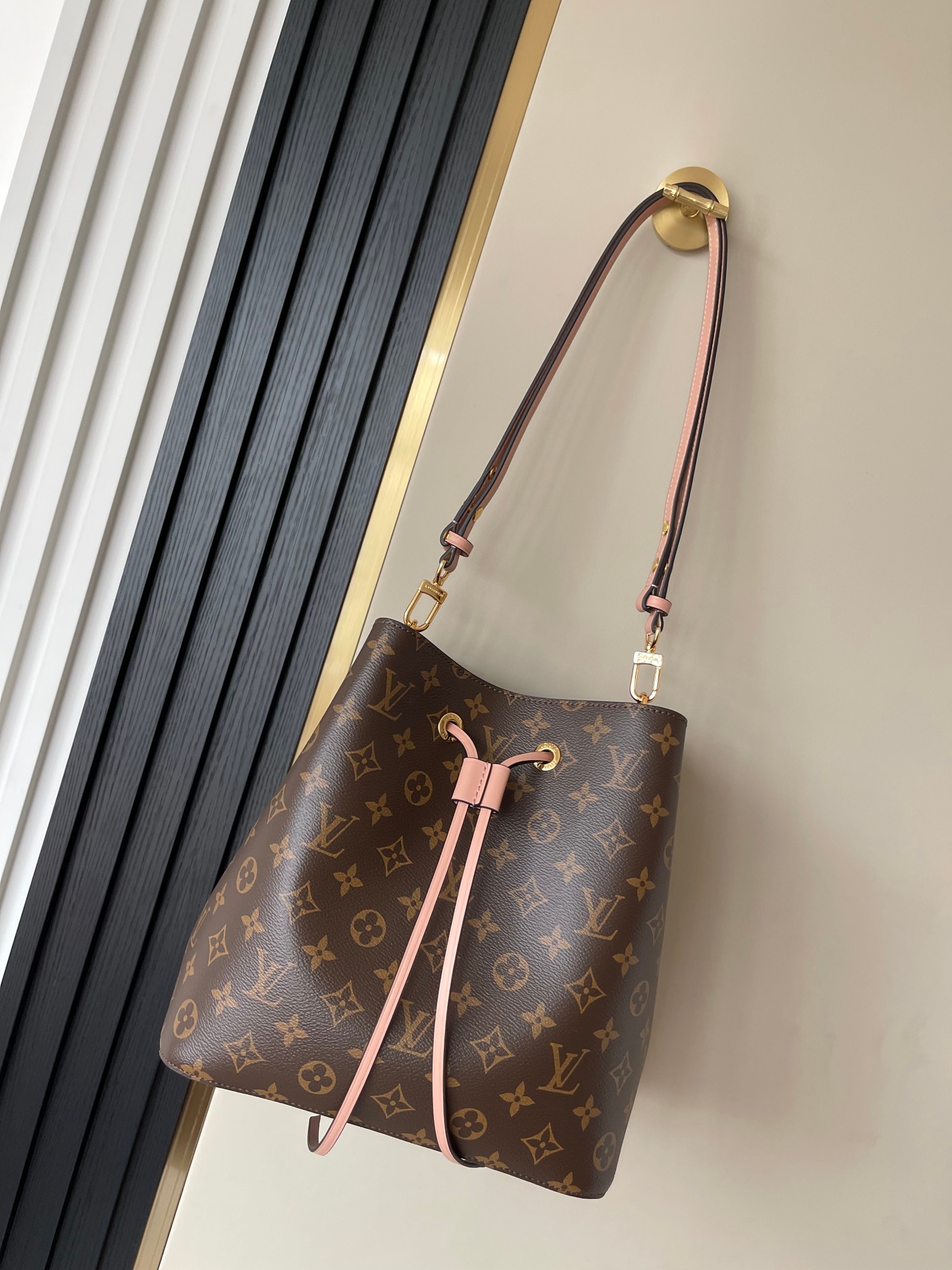 Serie de bolsos tipo cubo para presbicia rosa M44022