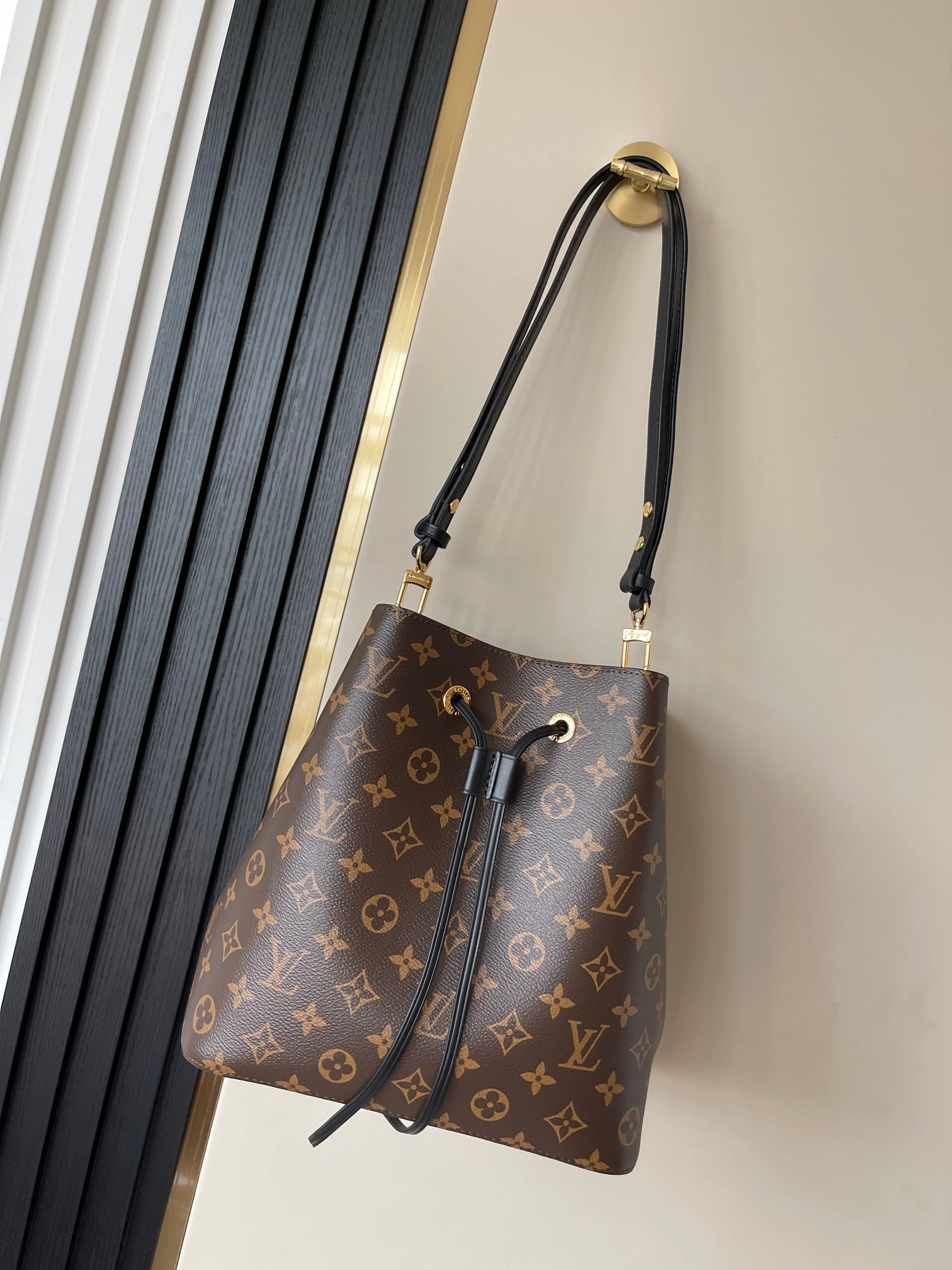 Serie de bolsos tipo cubo para presbicia negra M44020