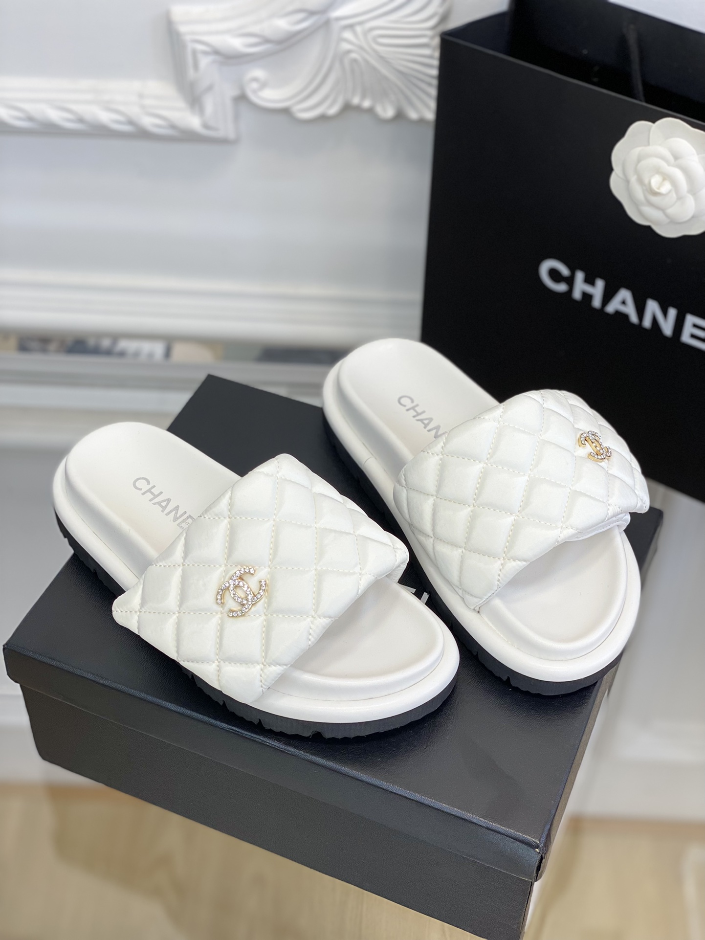 Chanel23春夏新品菱格魔术贴厚