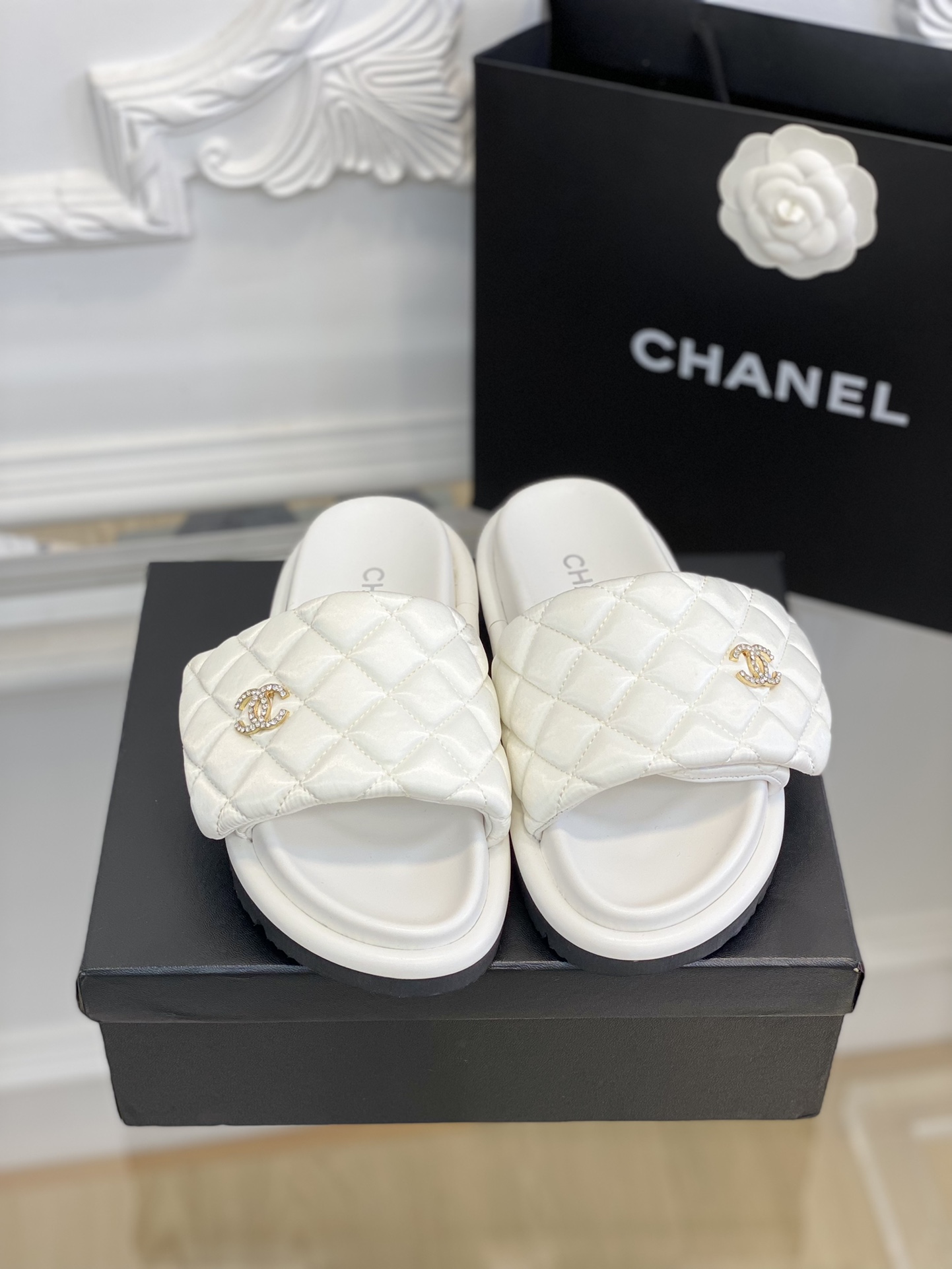 Chanel23春夏新品菱格魔术贴厚