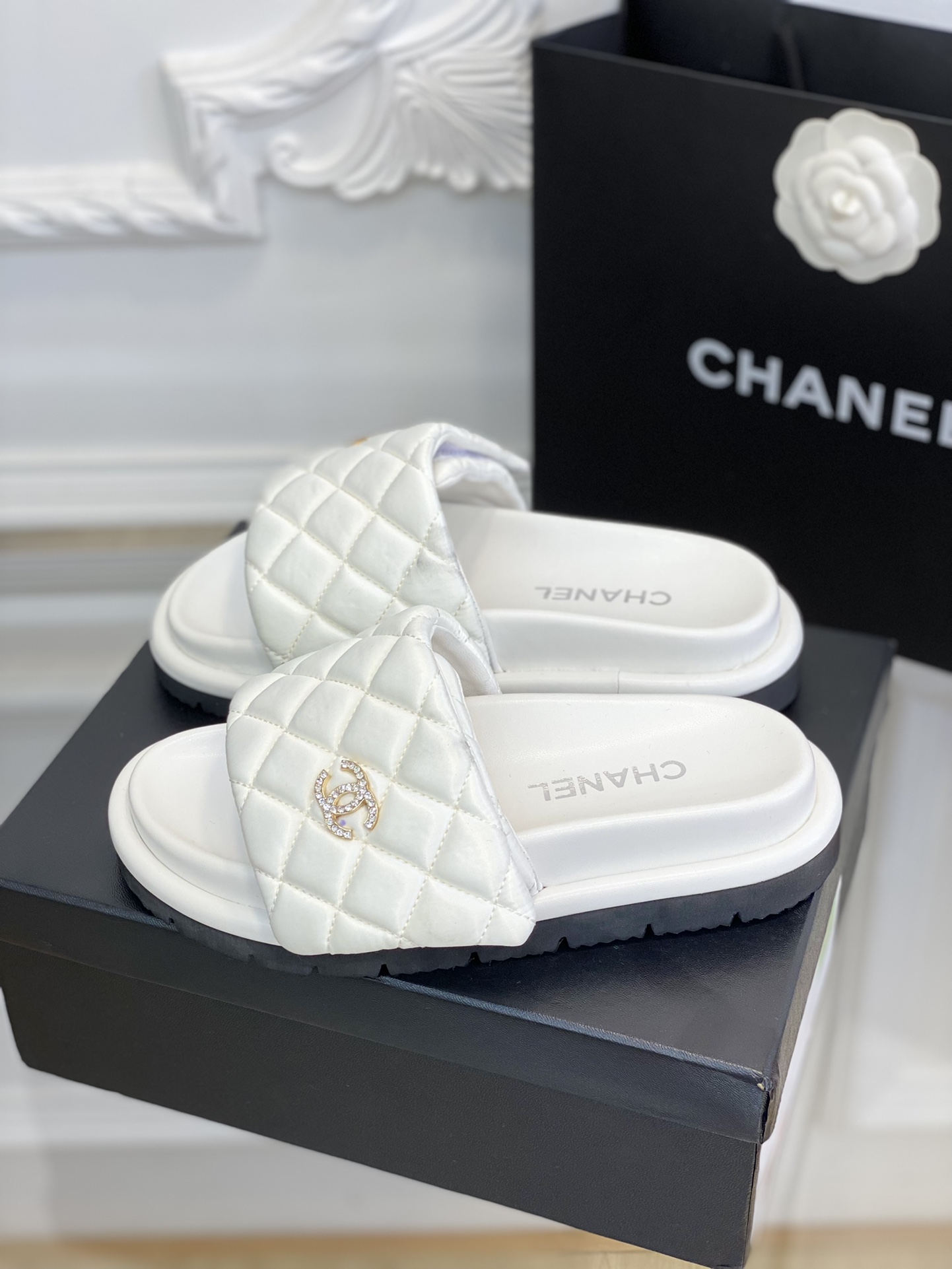 Chanel23春夏新品菱格魔术贴厚