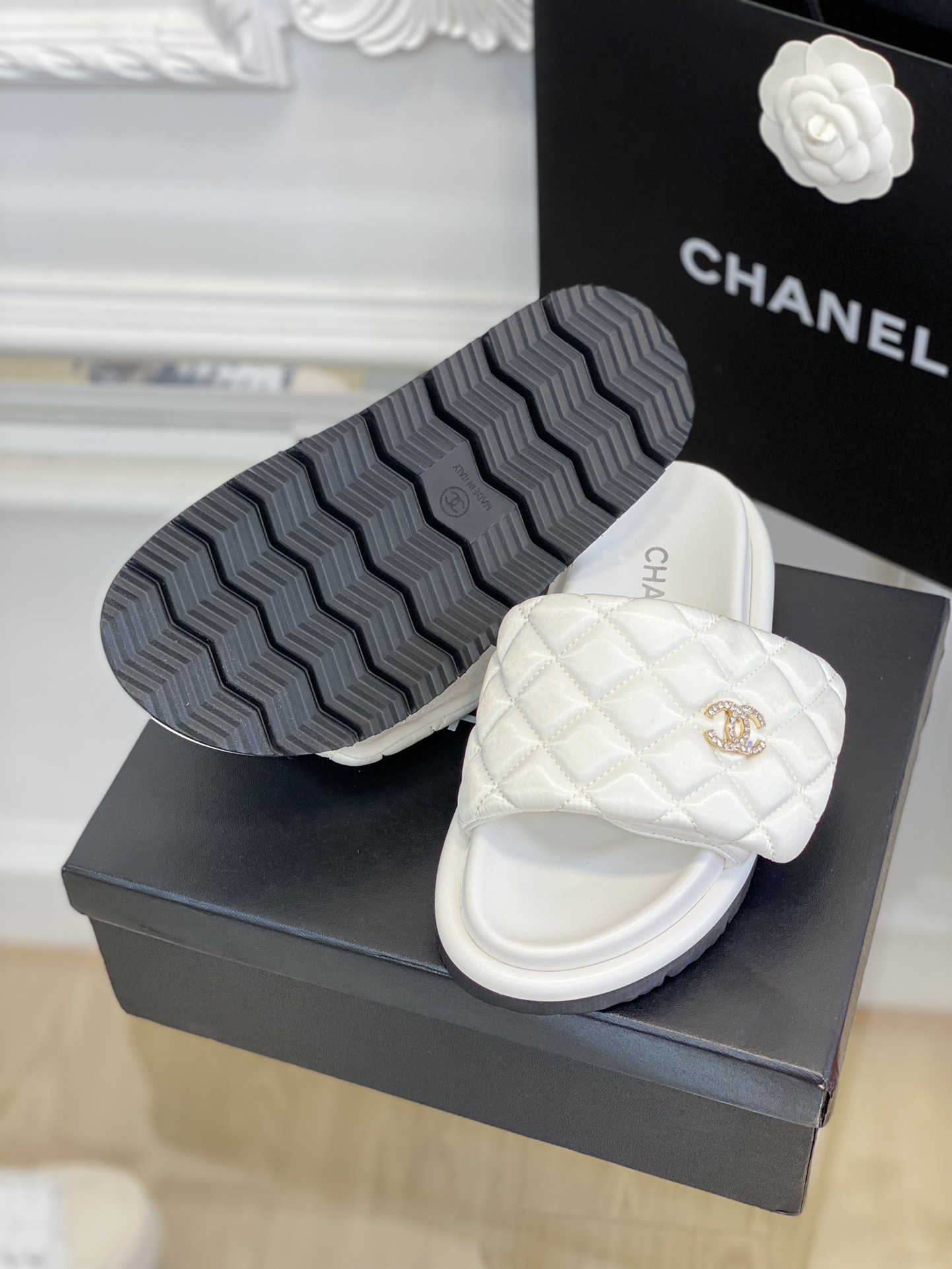 Chanel23春夏新品菱格魔术贴厚