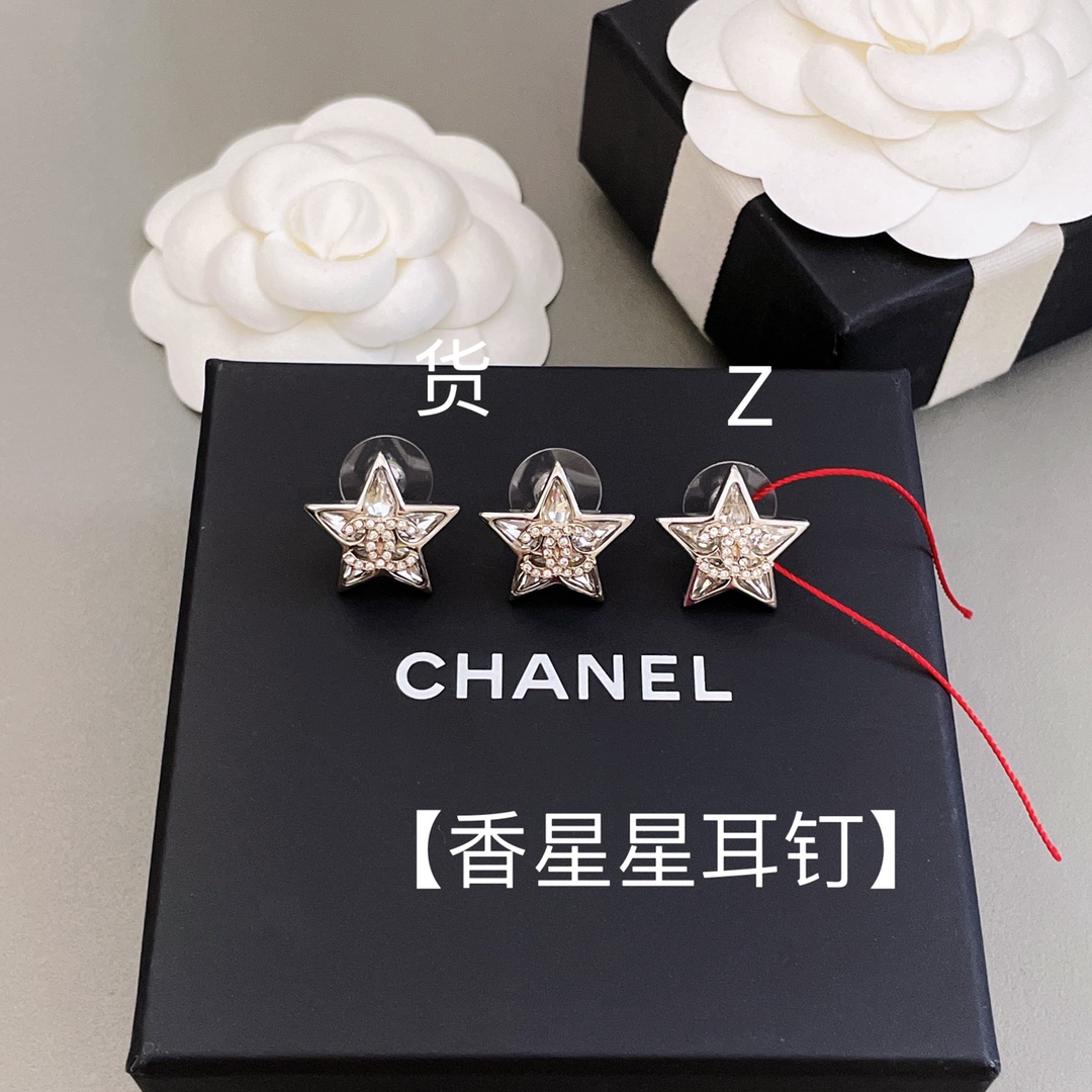 NO:631886,Z VS us!  Only target z babies listen to me!  This one is a must buy!  It's exactly the rhythm of z, which is thousands more!  Not worn once!  After developing the diamond, I have become enlightened that our products are made of the same material!  All kinds of flashy details are provided for you to compare. You can save money and buy our products. You can buy a lot!  !  !  Absolutely ingenious!  Conscience recommendation, Cardia high-end jewelry19860909Z VS 我们！只对标z宝宝们听我的！这款必须入！完全就是z的节奏z大几千！一次没佩戴！开发完钻已经发蒙了我们家出品一致z材质！各种闪细节各种给你们对比把省起来买我们家出品,能买好多好多！！！绝对匠心独运！良心推荐,,卡迪亚高端饰品,Jewelry